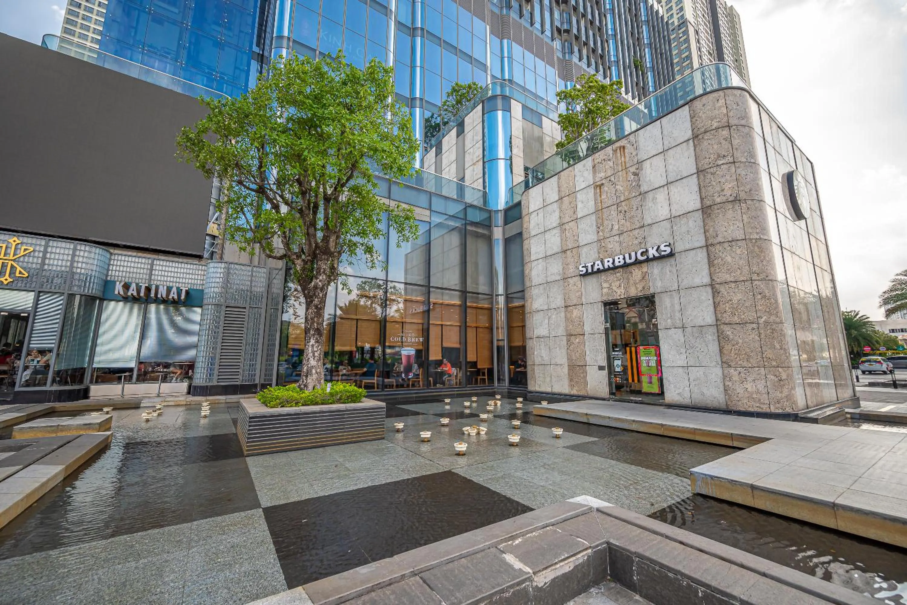 Property building in CeLaVie Serviced Apartment - The Vinhomes and Landmark