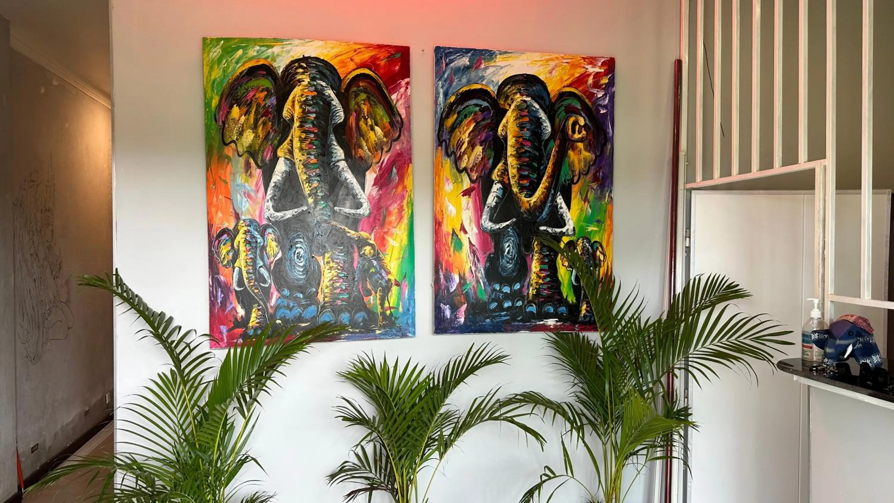 Decorative detail in Hawaii Lounge