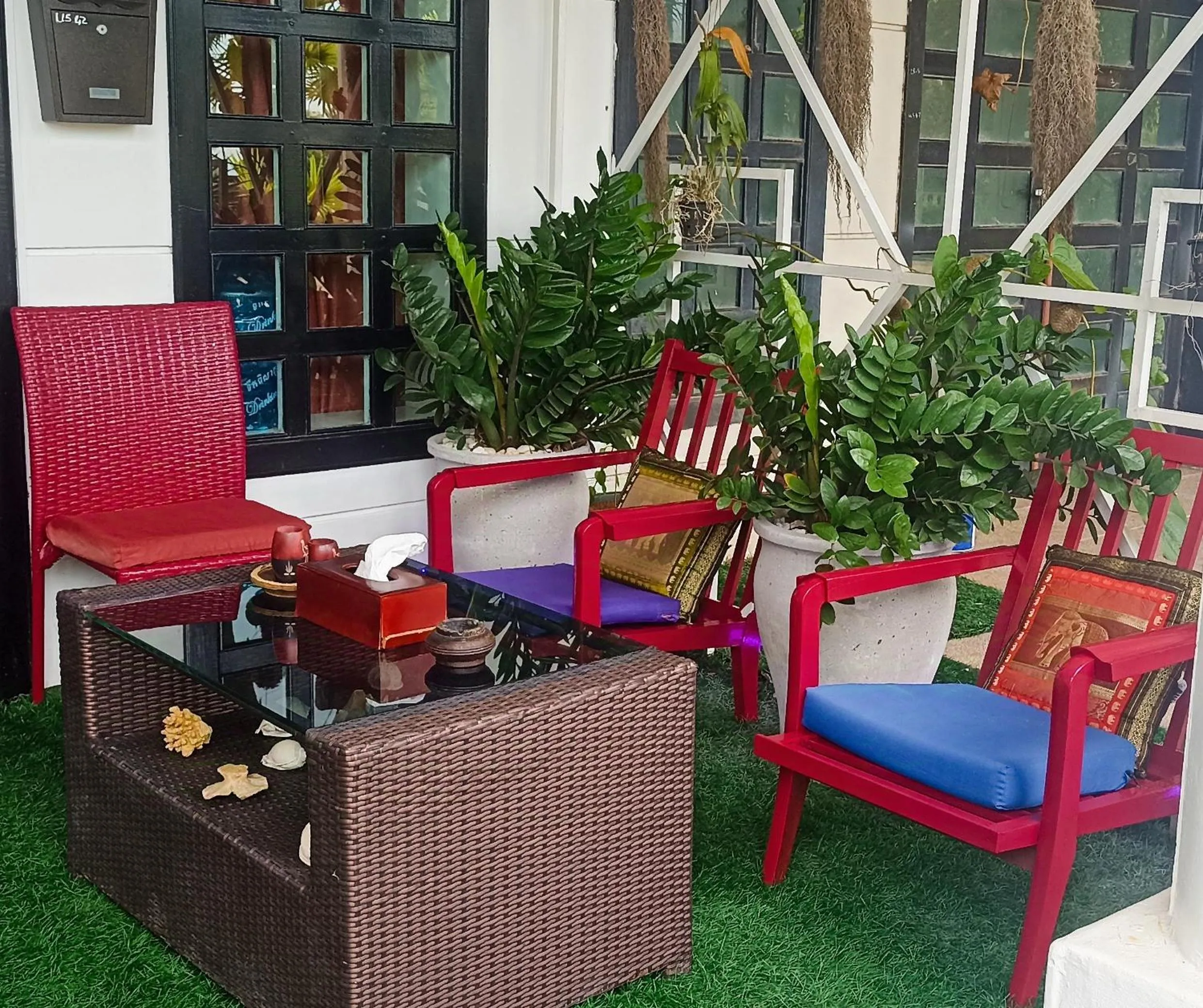 Facade/entrance in Hawaii Lounge