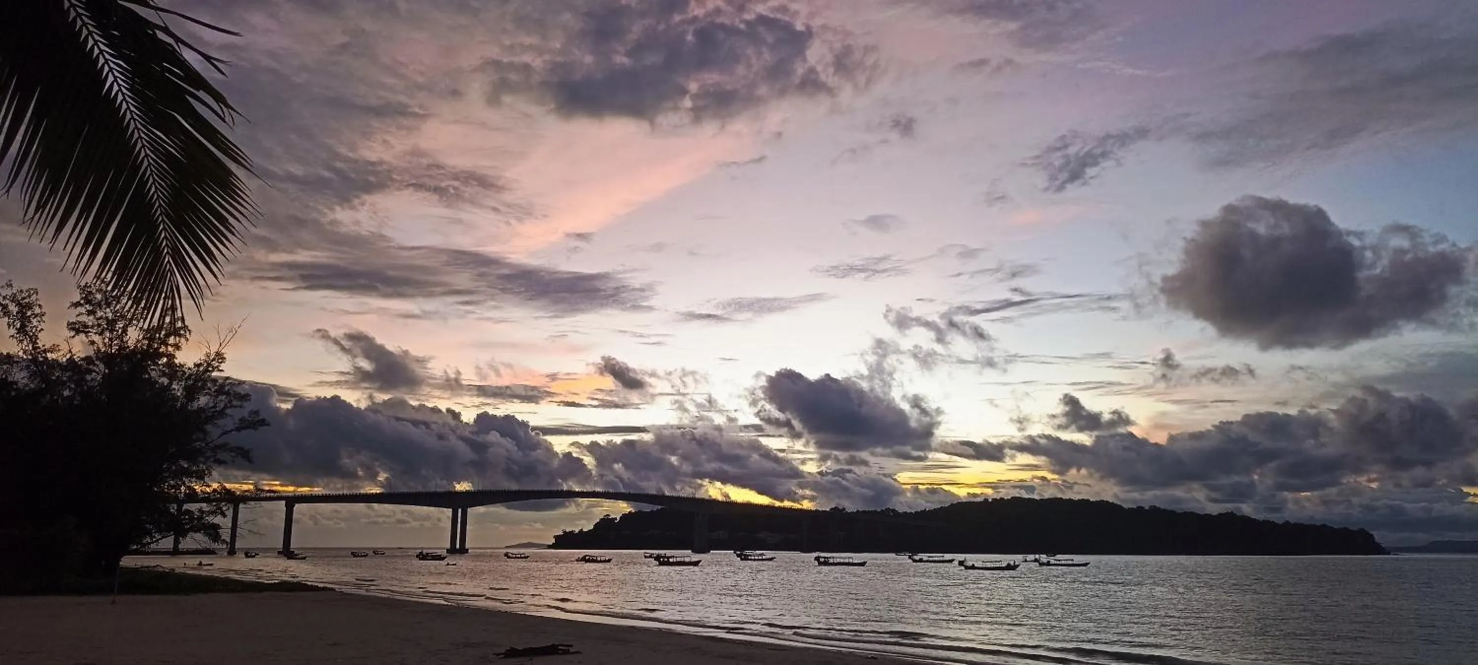 Beach in Hawaii Lounge