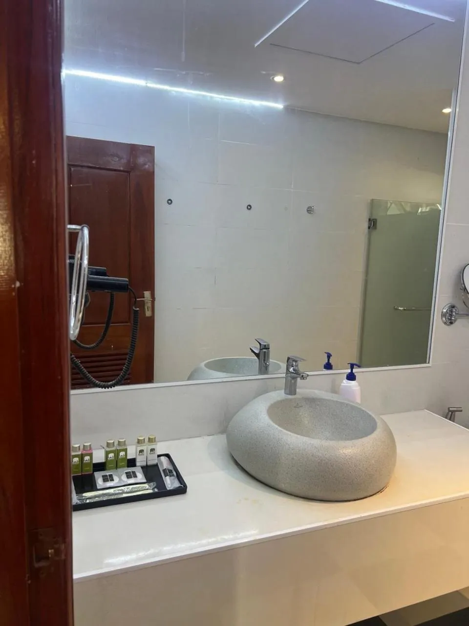 Bathroom in Hawaii Lounge