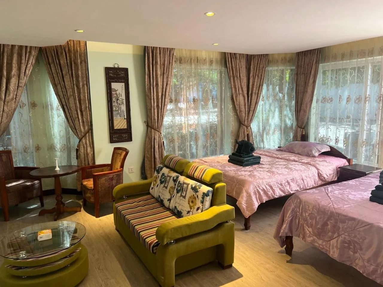 Bed in Hawaii Lounge