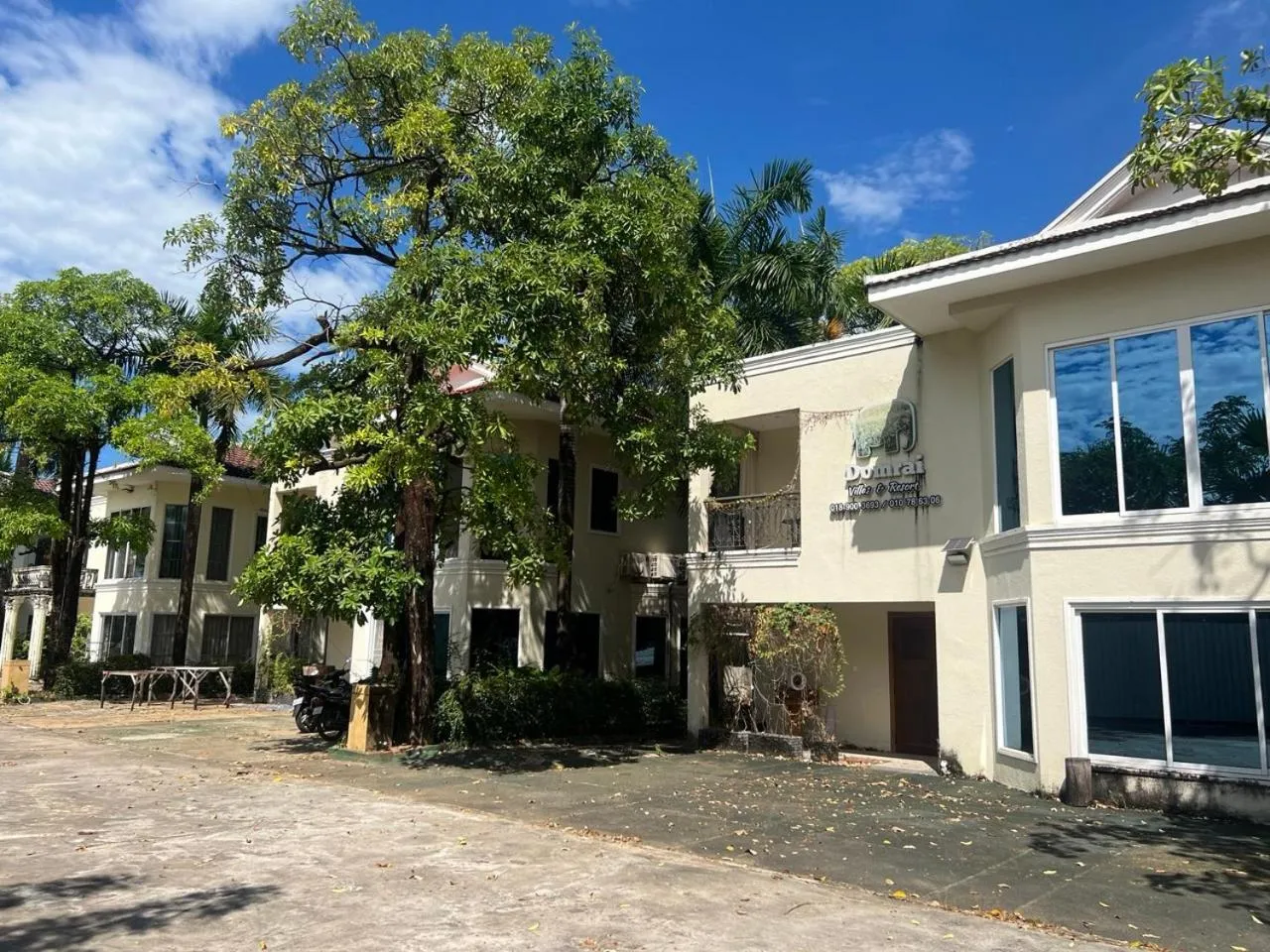 Property building in Hawaii Lounge