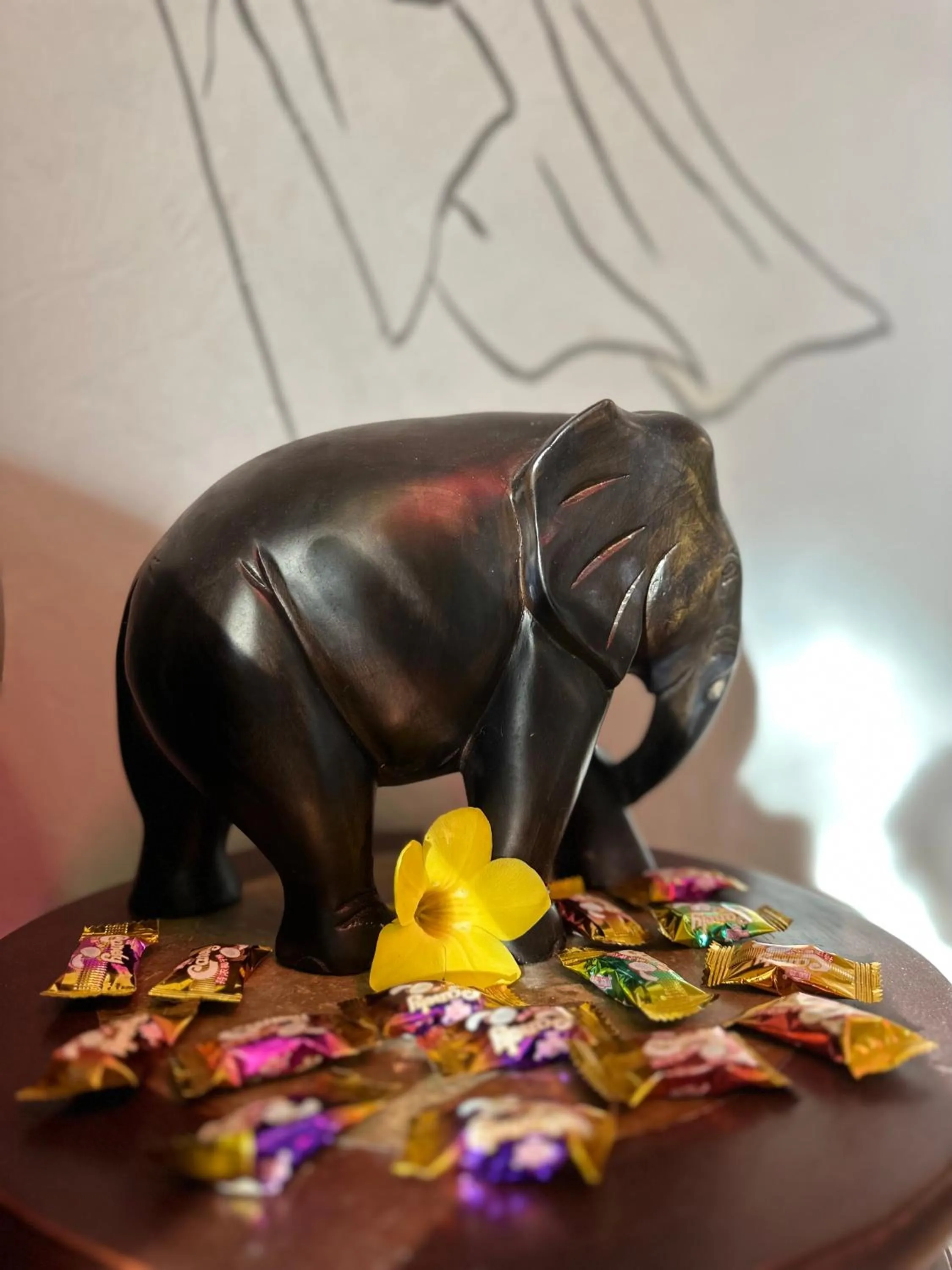 Decorative detail in Hawaii Lounge