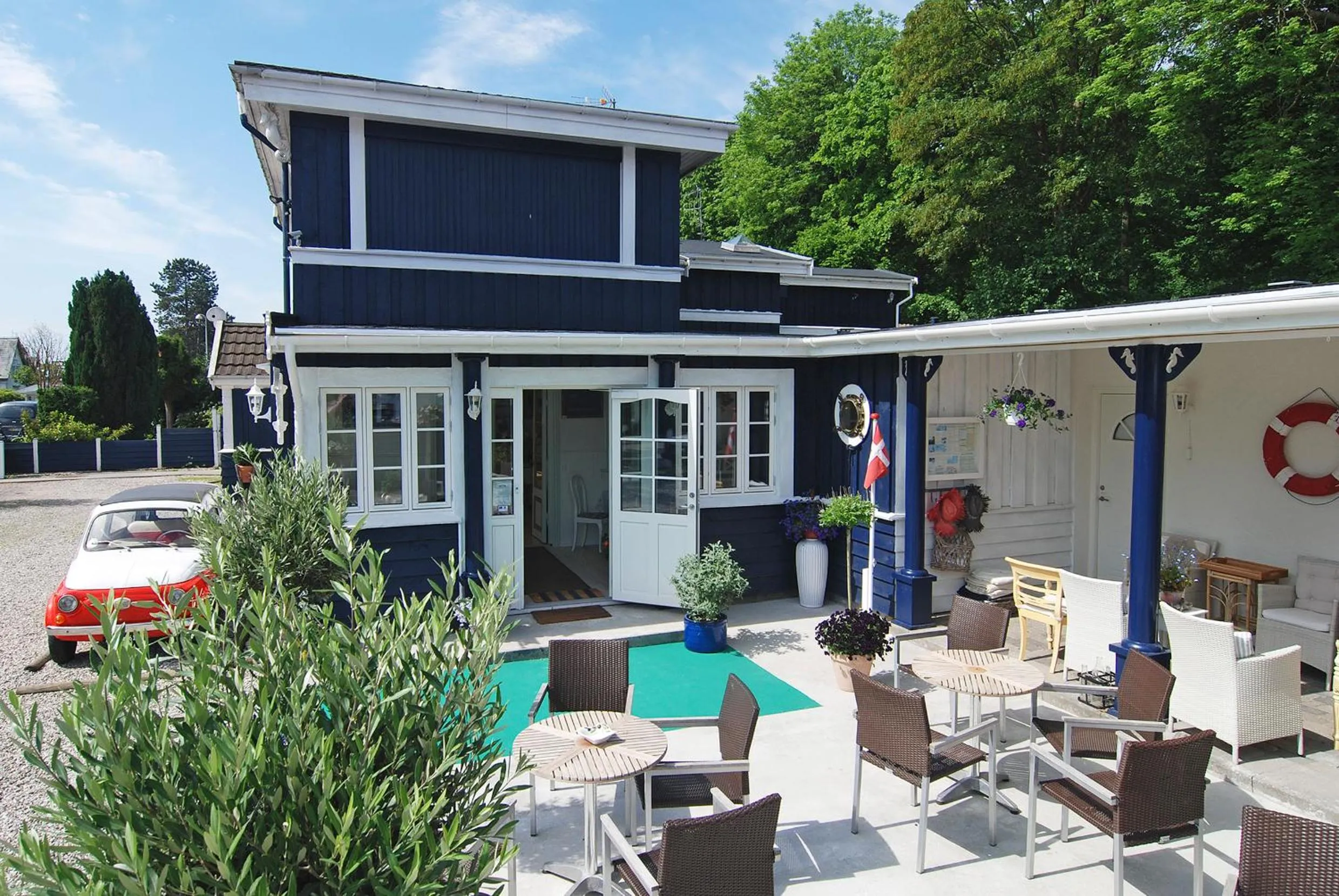 Facade/entrance in Hotel Villa Brinkly