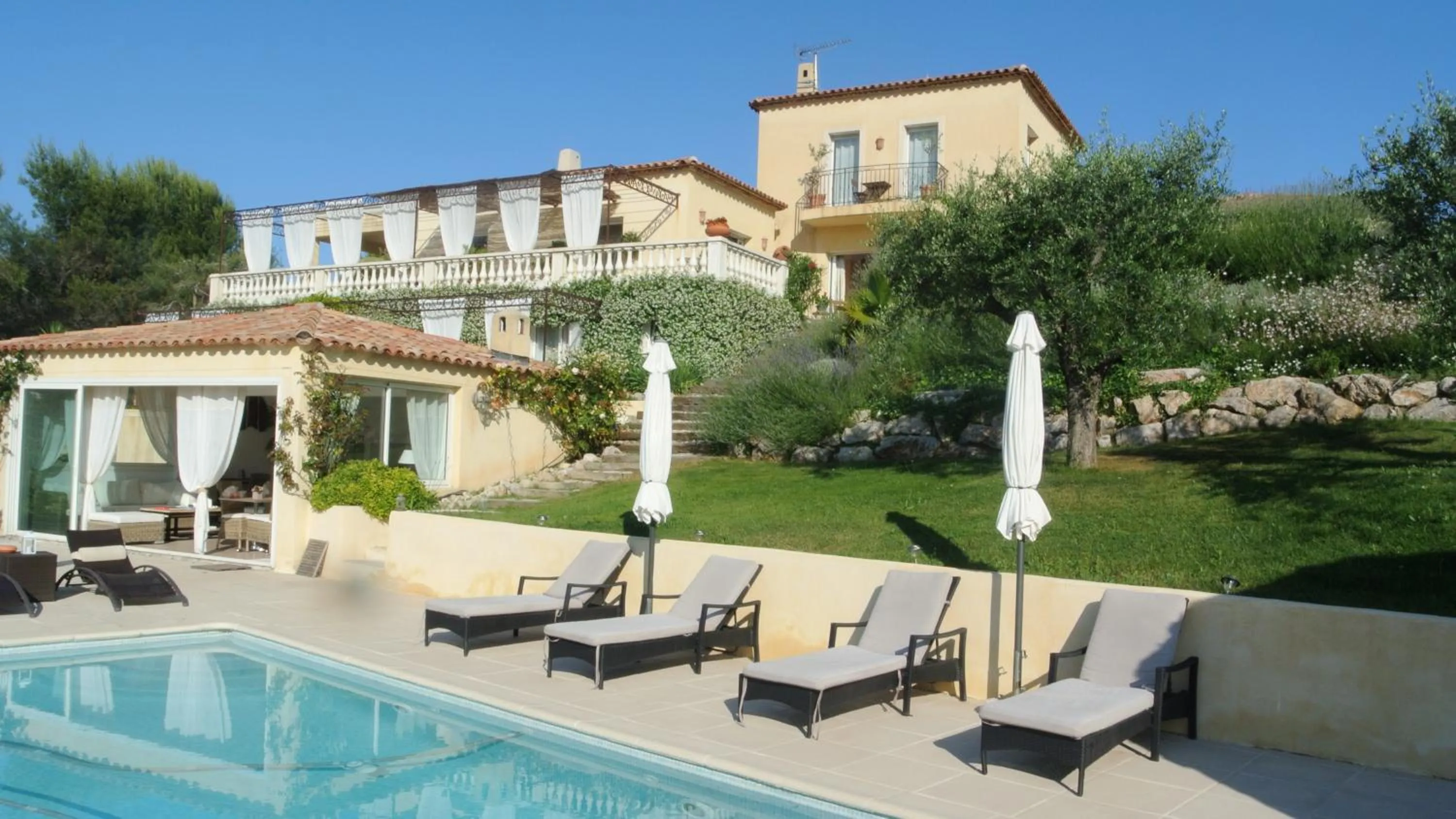 Facade/entrance in Villa Kilauea B&B