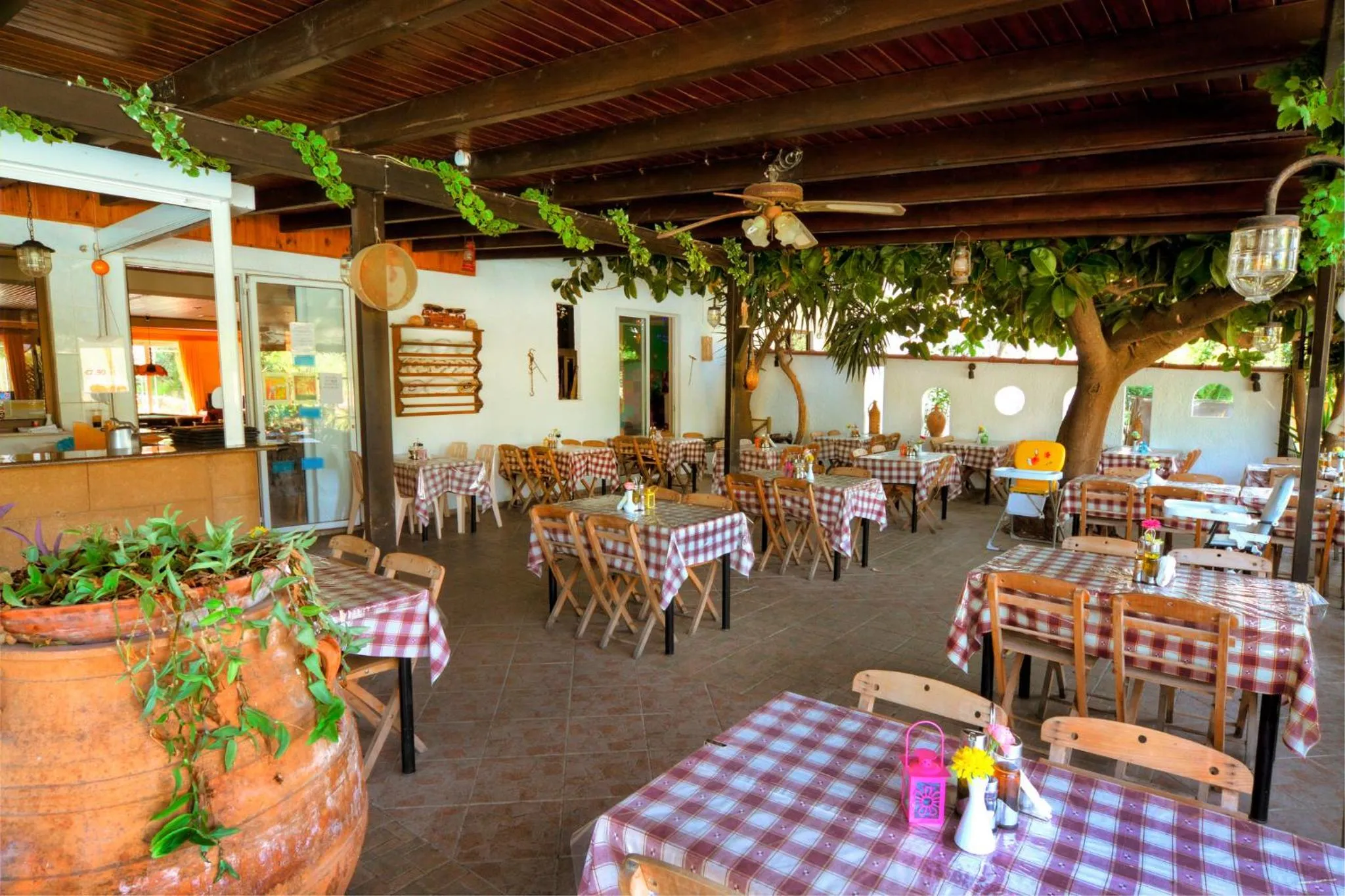 Restaurant/places to eat in Kassandra Hotel
