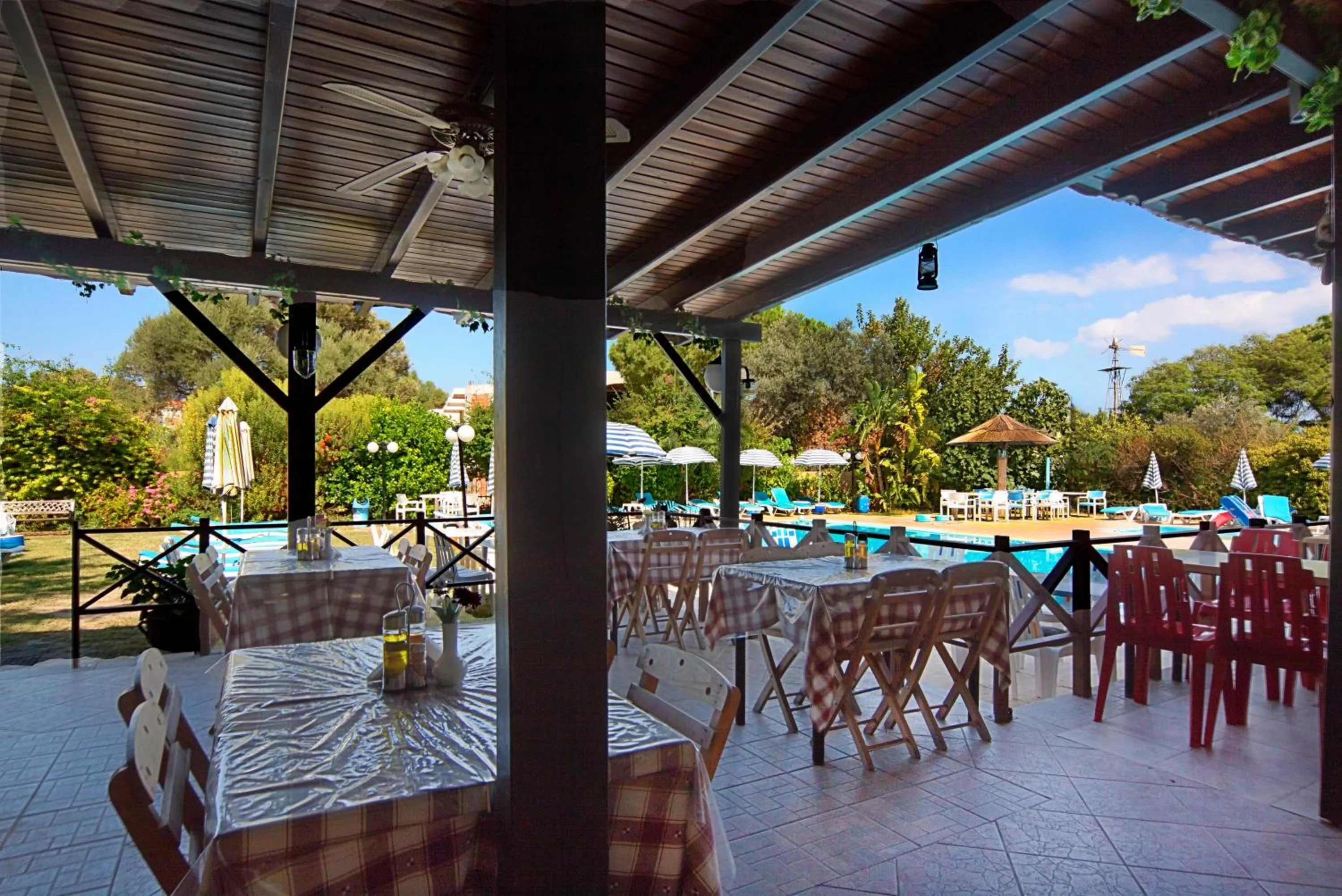 Restaurant/places to eat in Kassandra Hotel