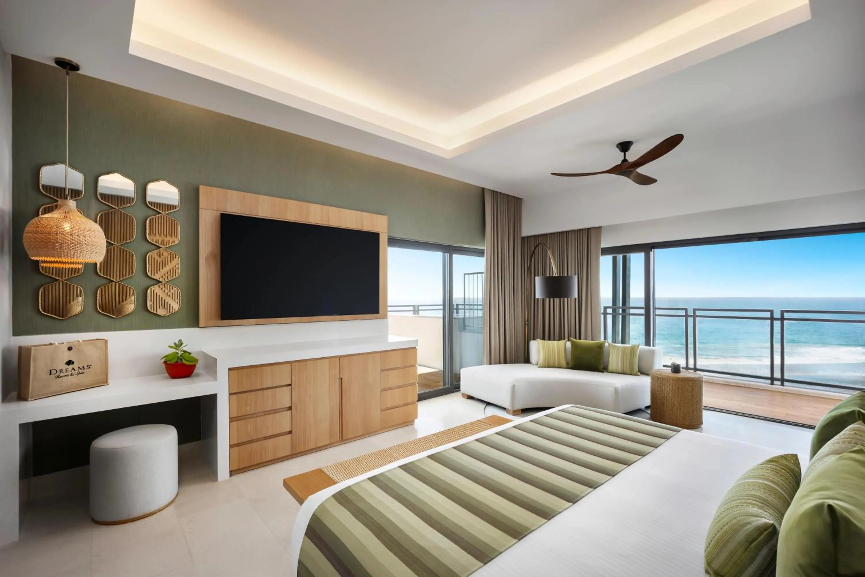 VIP, Bed in Dreams Estrella del Mar Mazatlan Golf & Spa Resort - All Inclusive