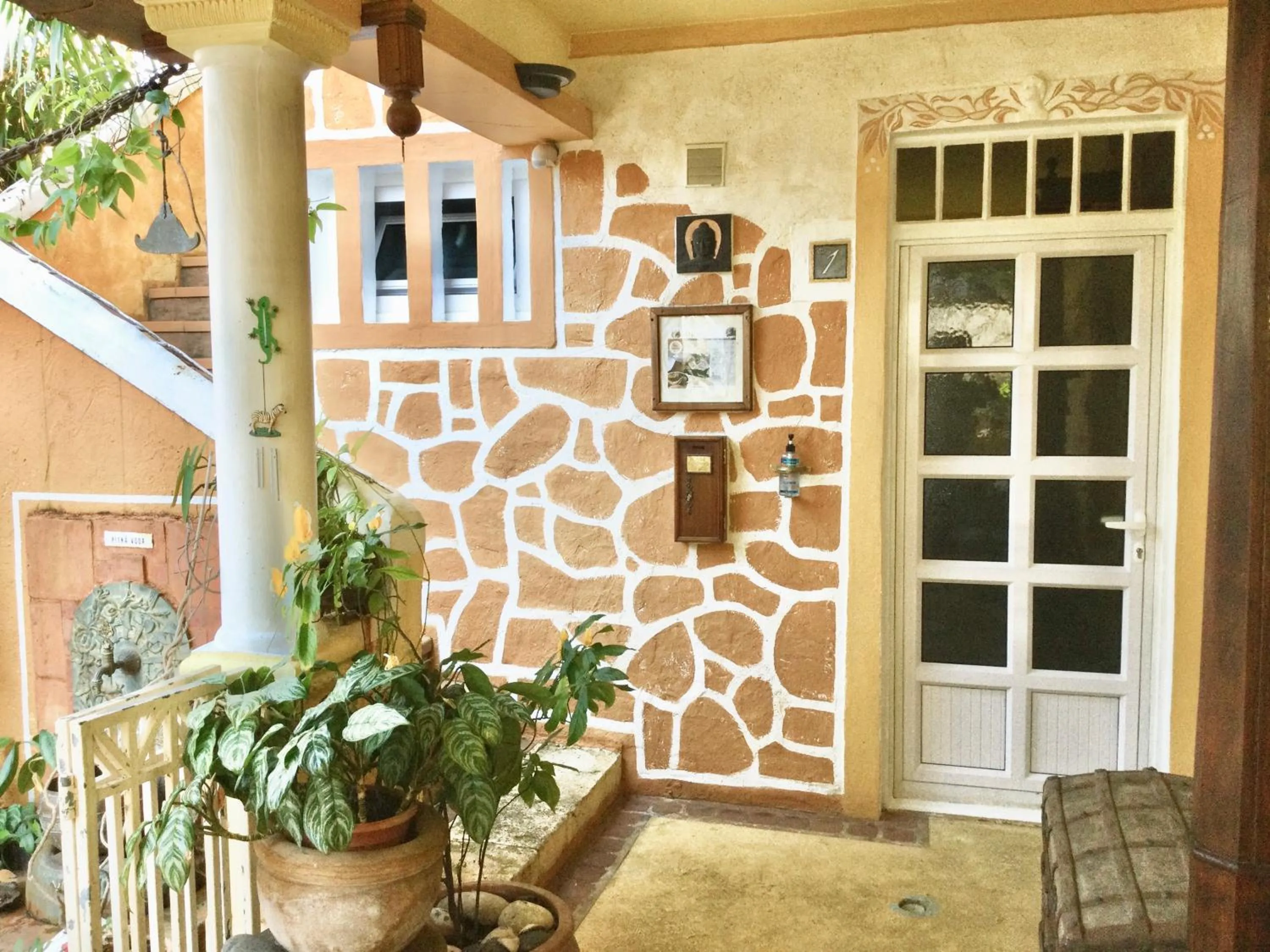 Property building in La Reine Creole