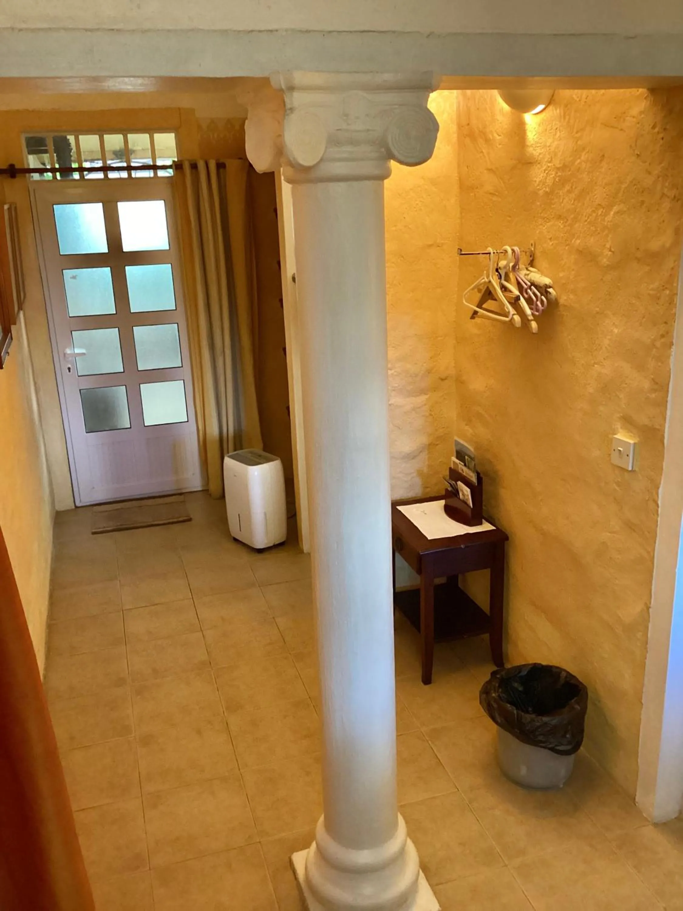 Photo of the whole room in La Reine Creole