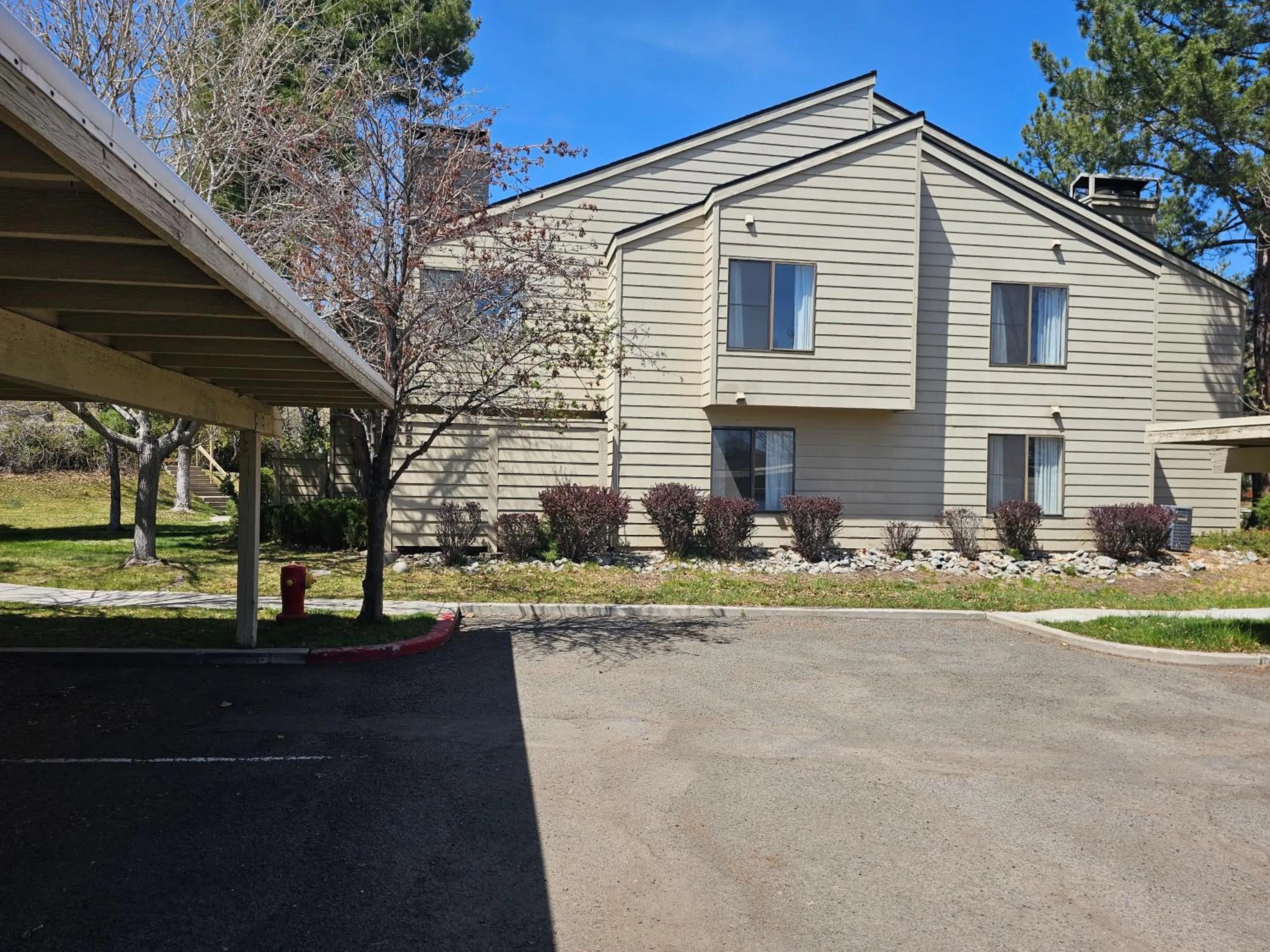 Property building in Club Lakeridge