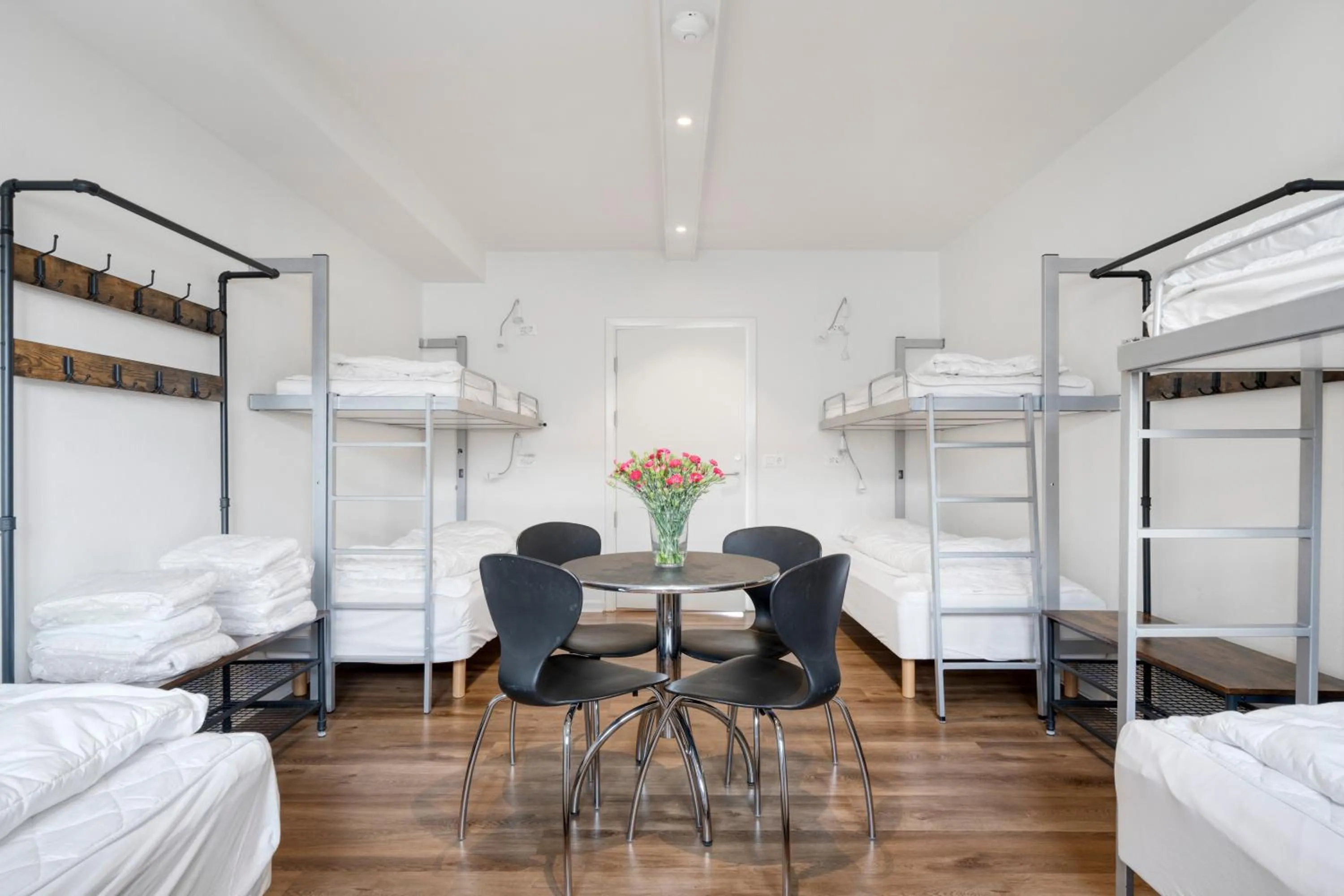 Seating area, Bed in Kragsbjerggaard Vandrerhjem