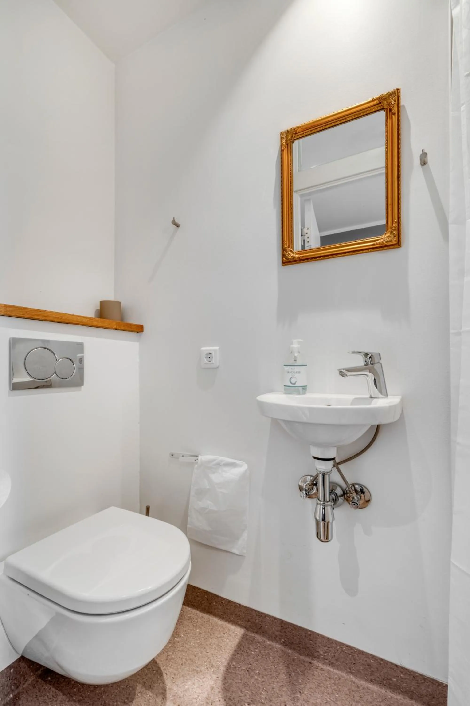 Toilet in Kragsbjerggaard Vandrerhjem