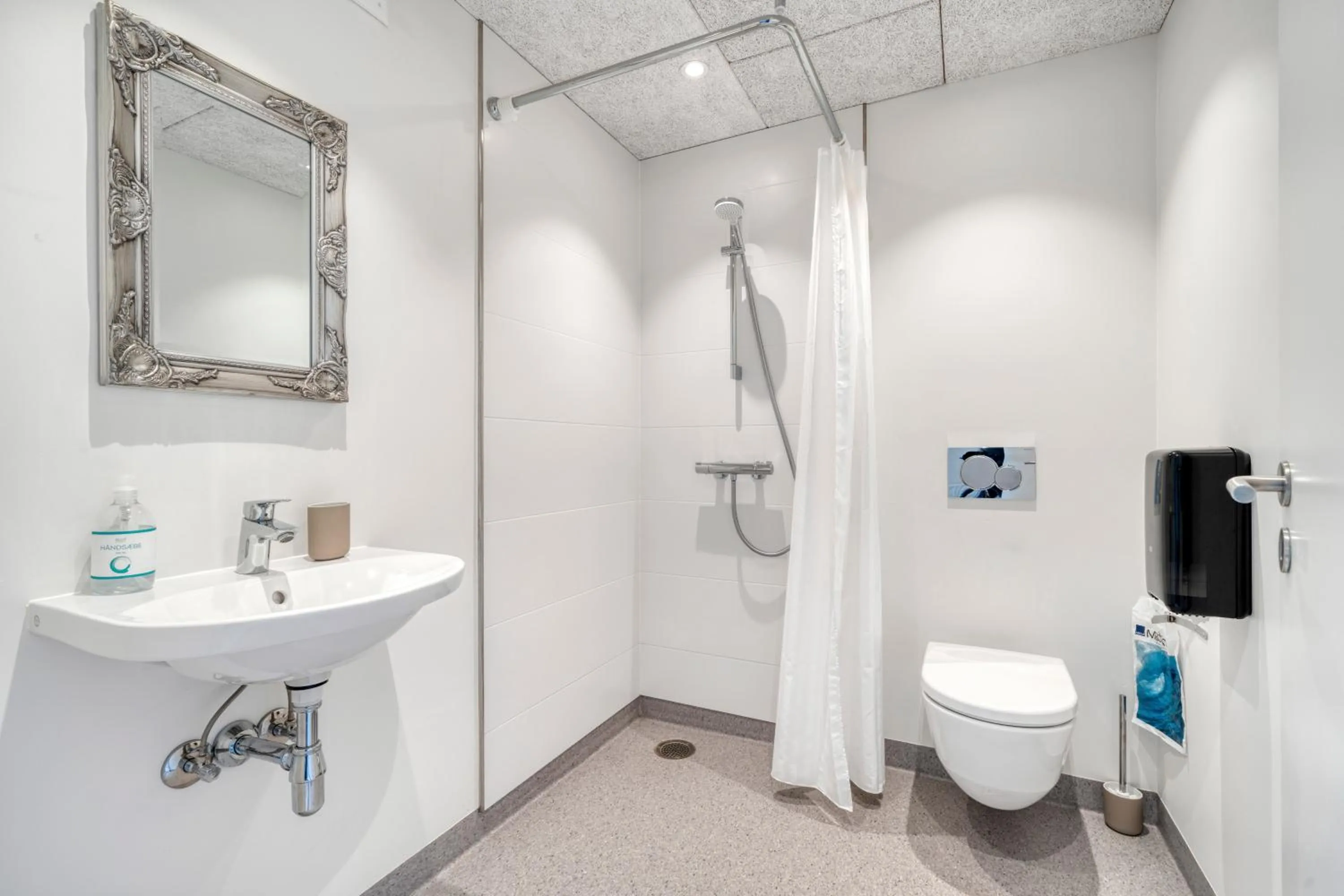 Shower in Kragsbjerggaard Vandrerhjem