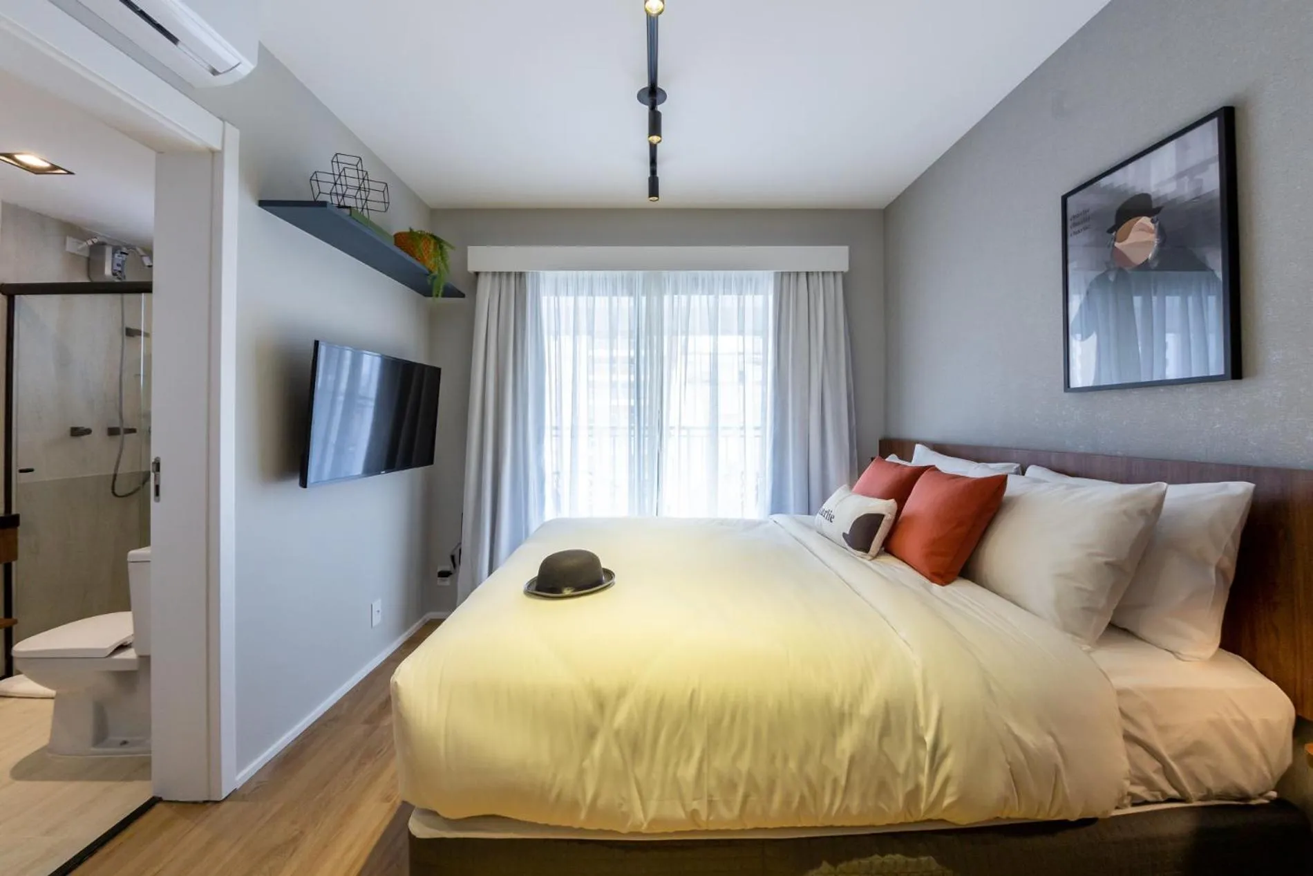 Bed in House of Charlie Paraiso