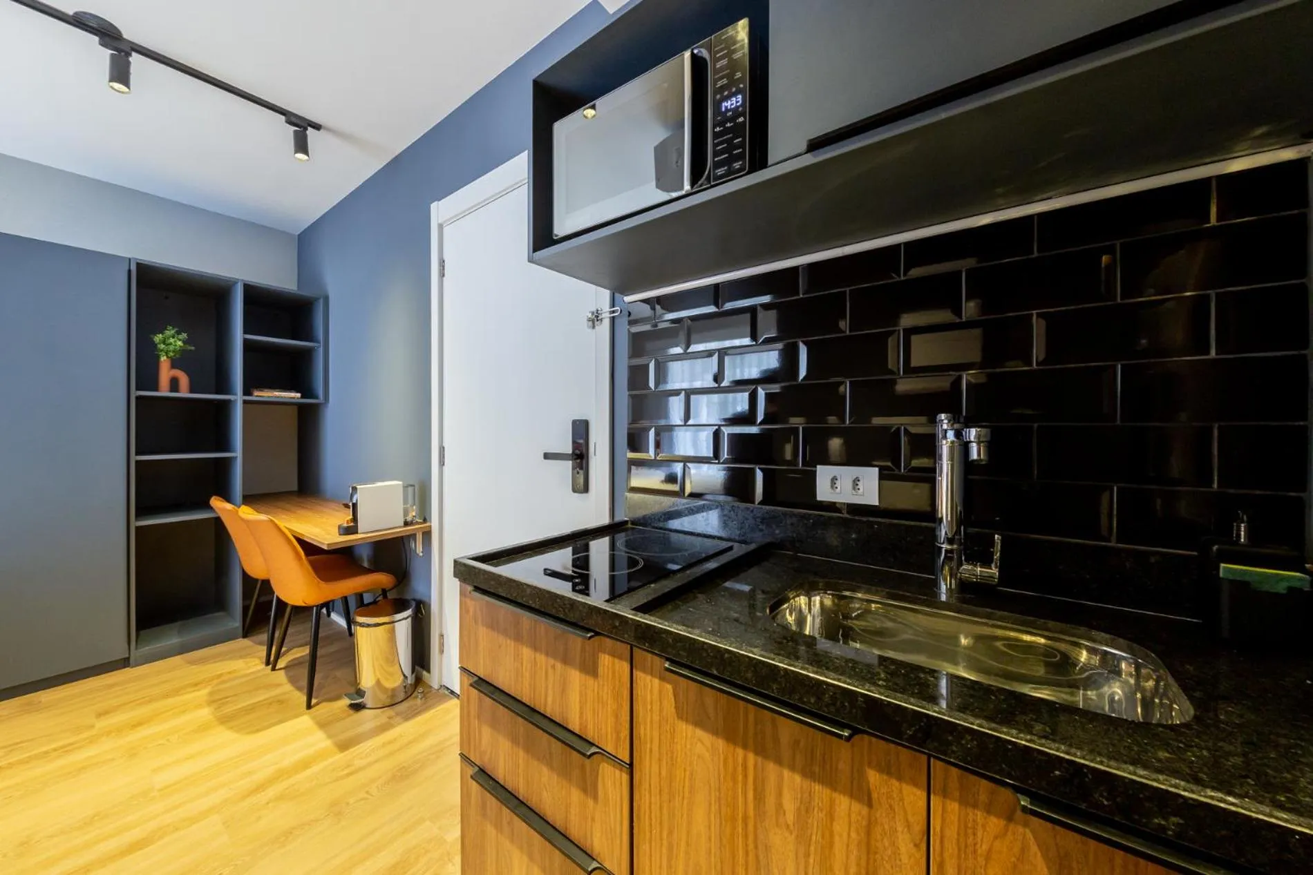 Day in House of Charlie Paraiso