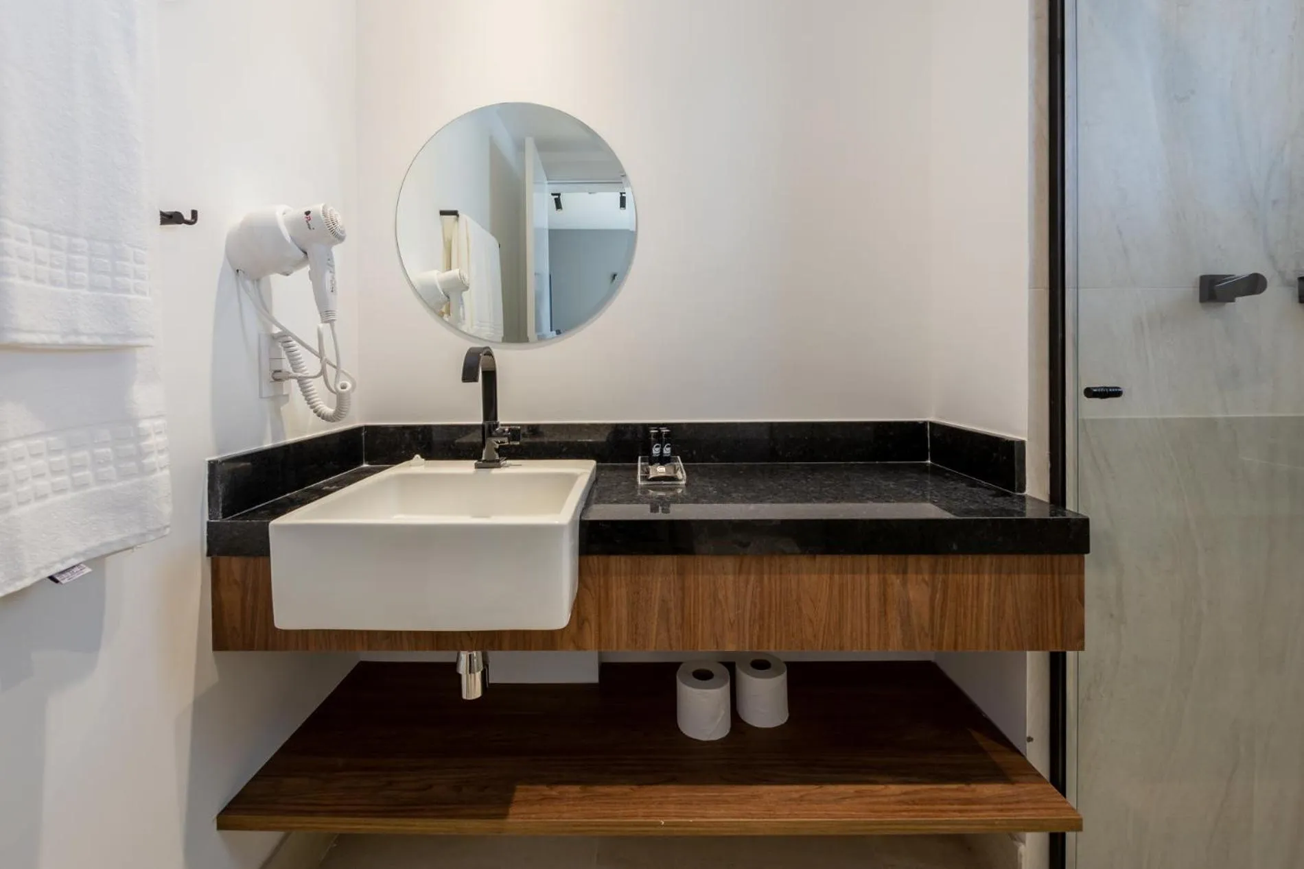 Shower in House of Charlie Paraiso