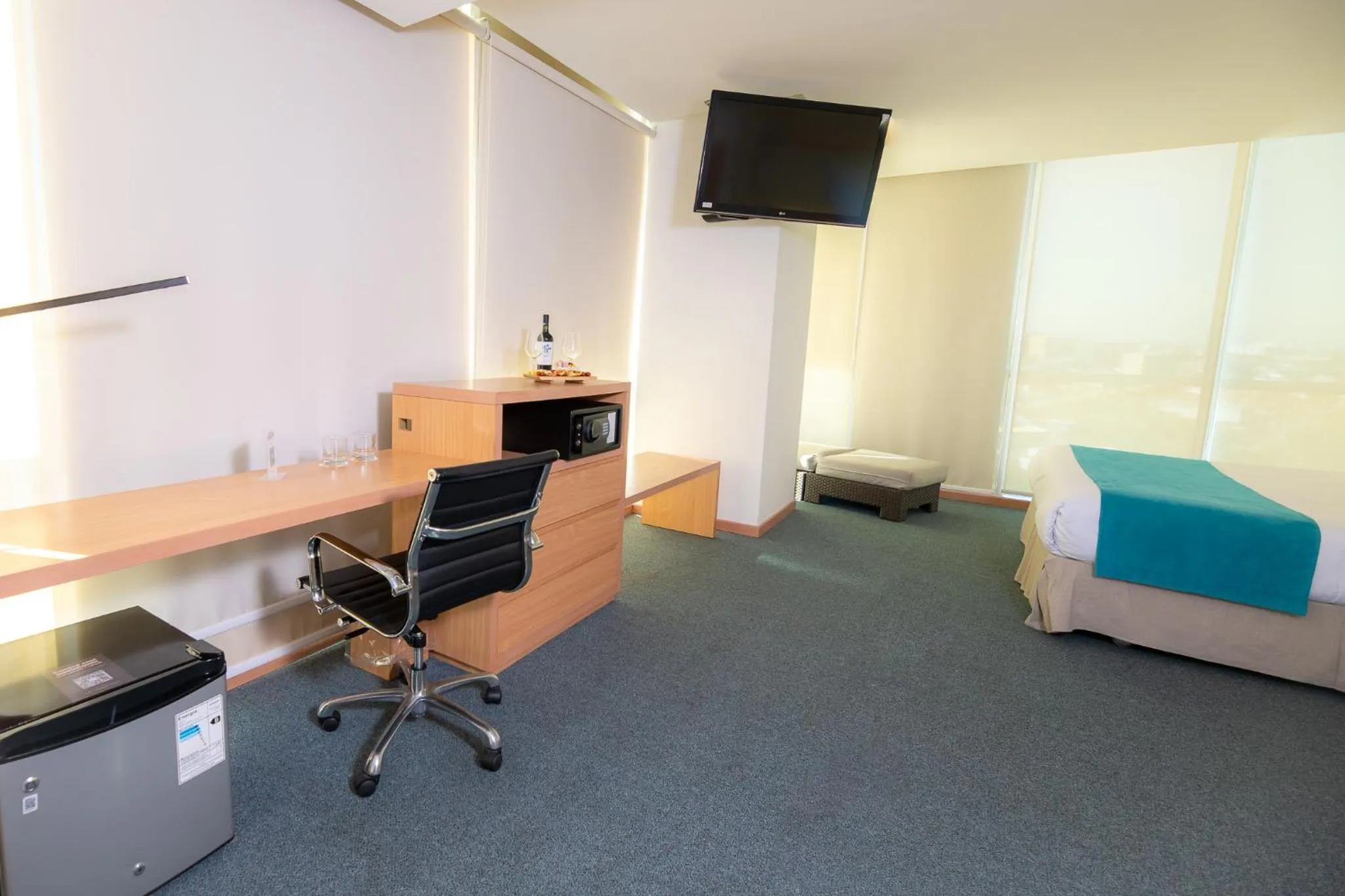 Photo of the whole room in Hotel Enjoy San Antonio