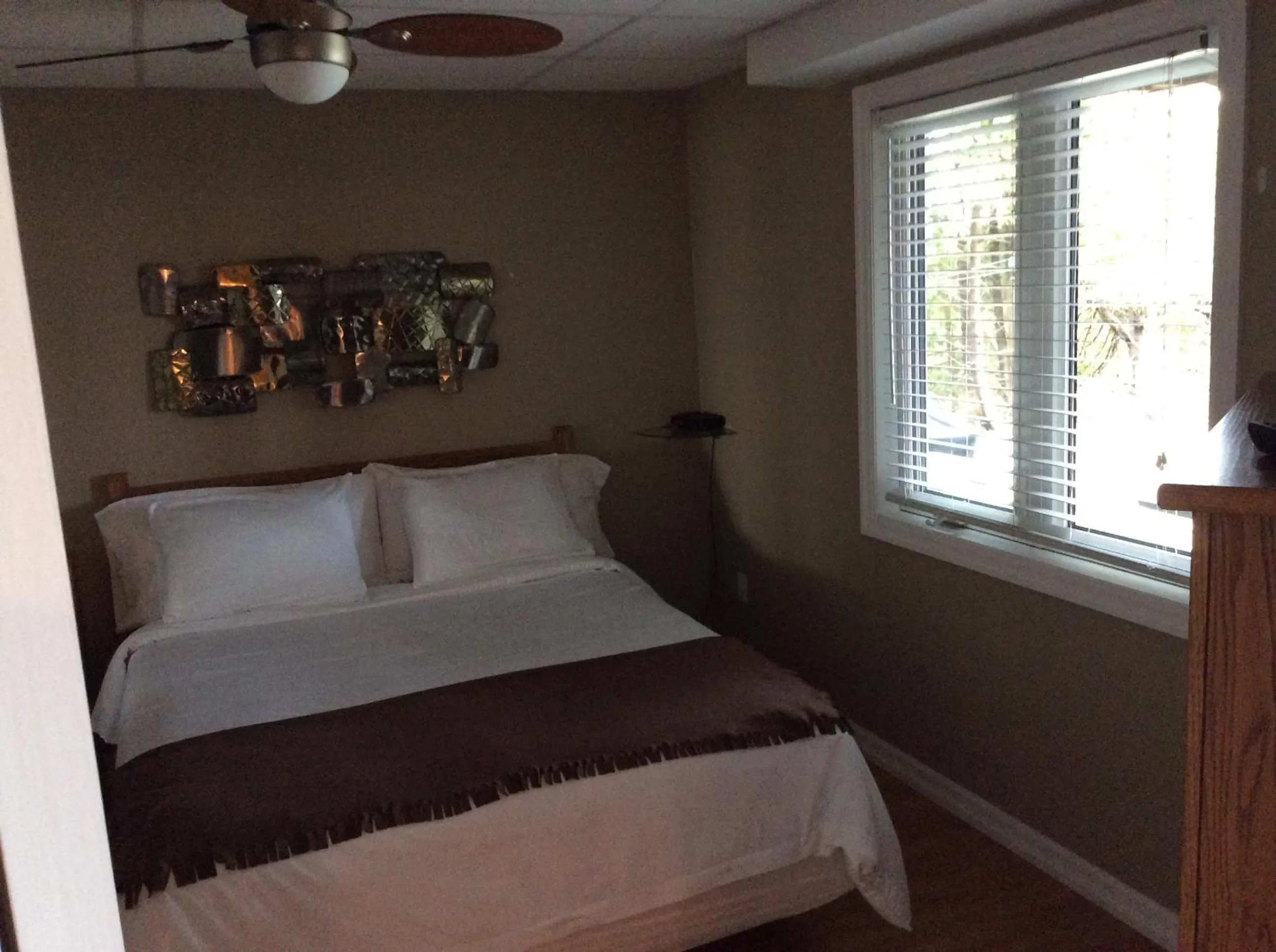 Photo of the whole room, Bed in N' This on the Bay -Vacation Suite
