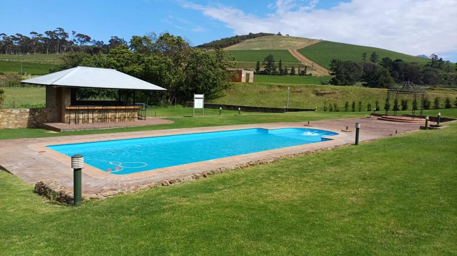 Swimming pool in Ongegund Lodge