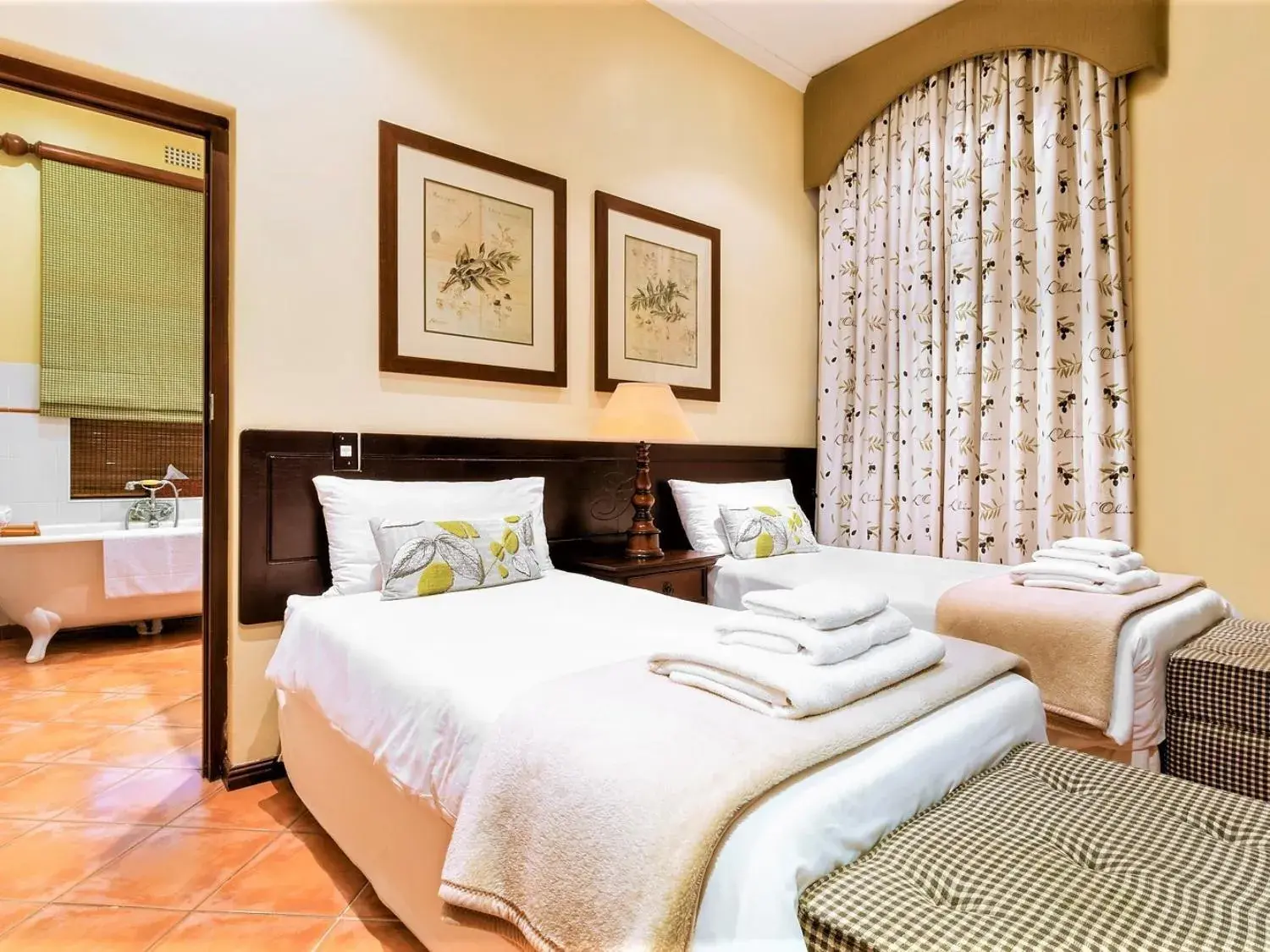 Luxury Twin Room - single occupancy in Ongegund Lodge Luxury Twin Room - single occupancy in Ongegund Lodge