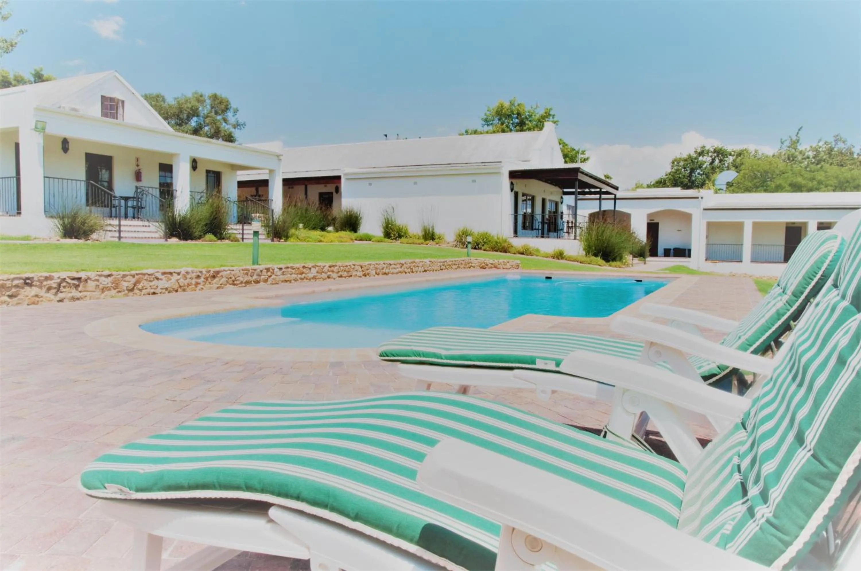 Swimming pool in Ongegund Lodge