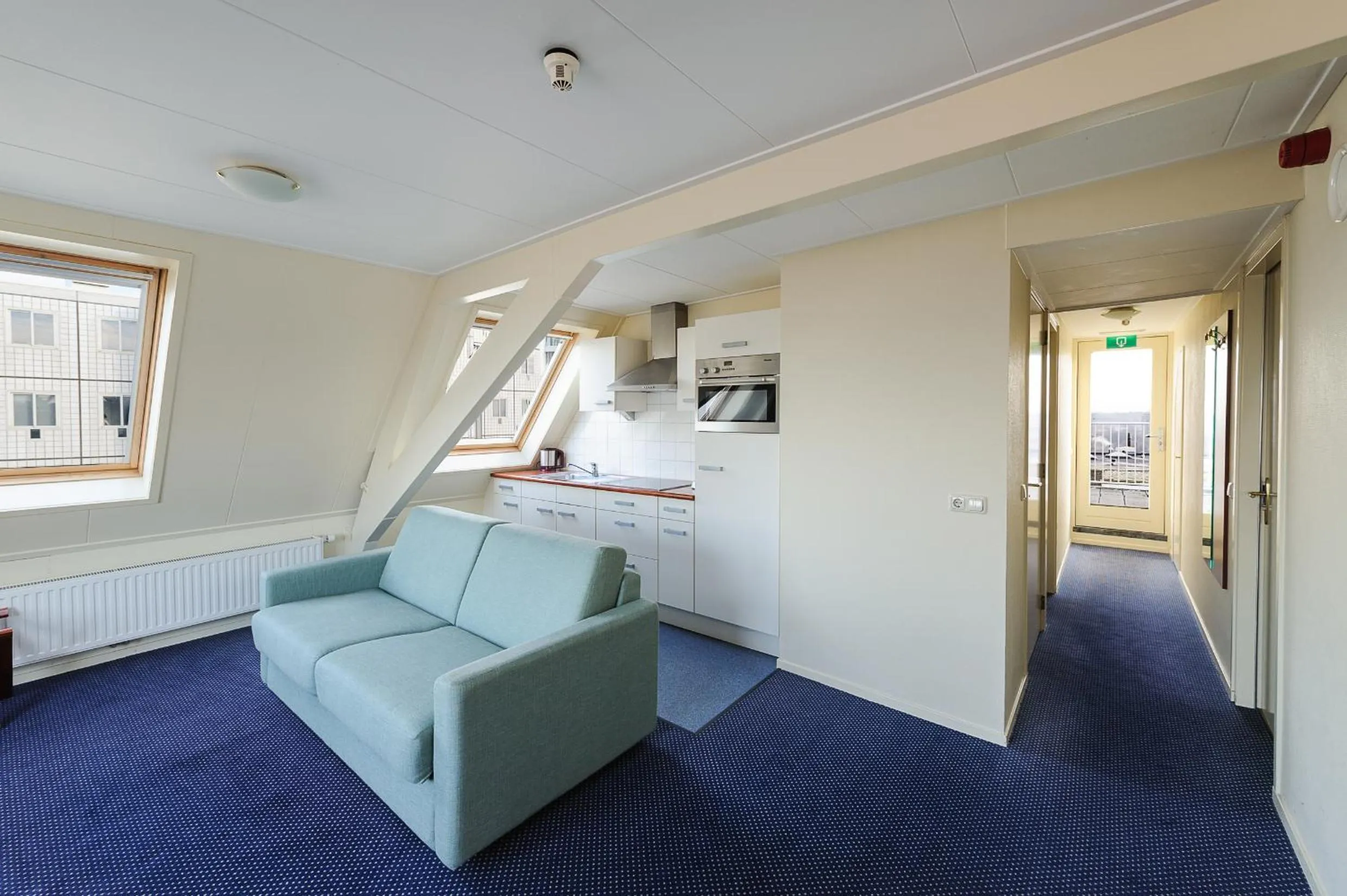 Living room, Bed in Boulevard Hotel Scheveningen