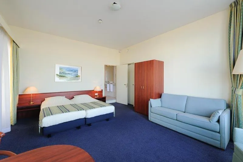 Photo of the whole room, Bed in Boulevard Hotel Scheveningen