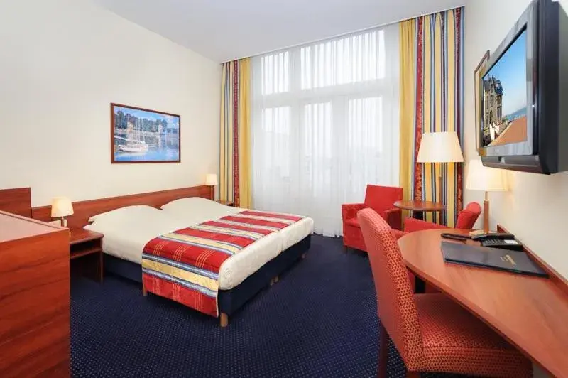 Comfort Twin Room with Bath & extra bed in Boulevard Hotel Scheveningen Comfort Twin Room with Bath & extra bed in Boulevard Hotel Scheveningen