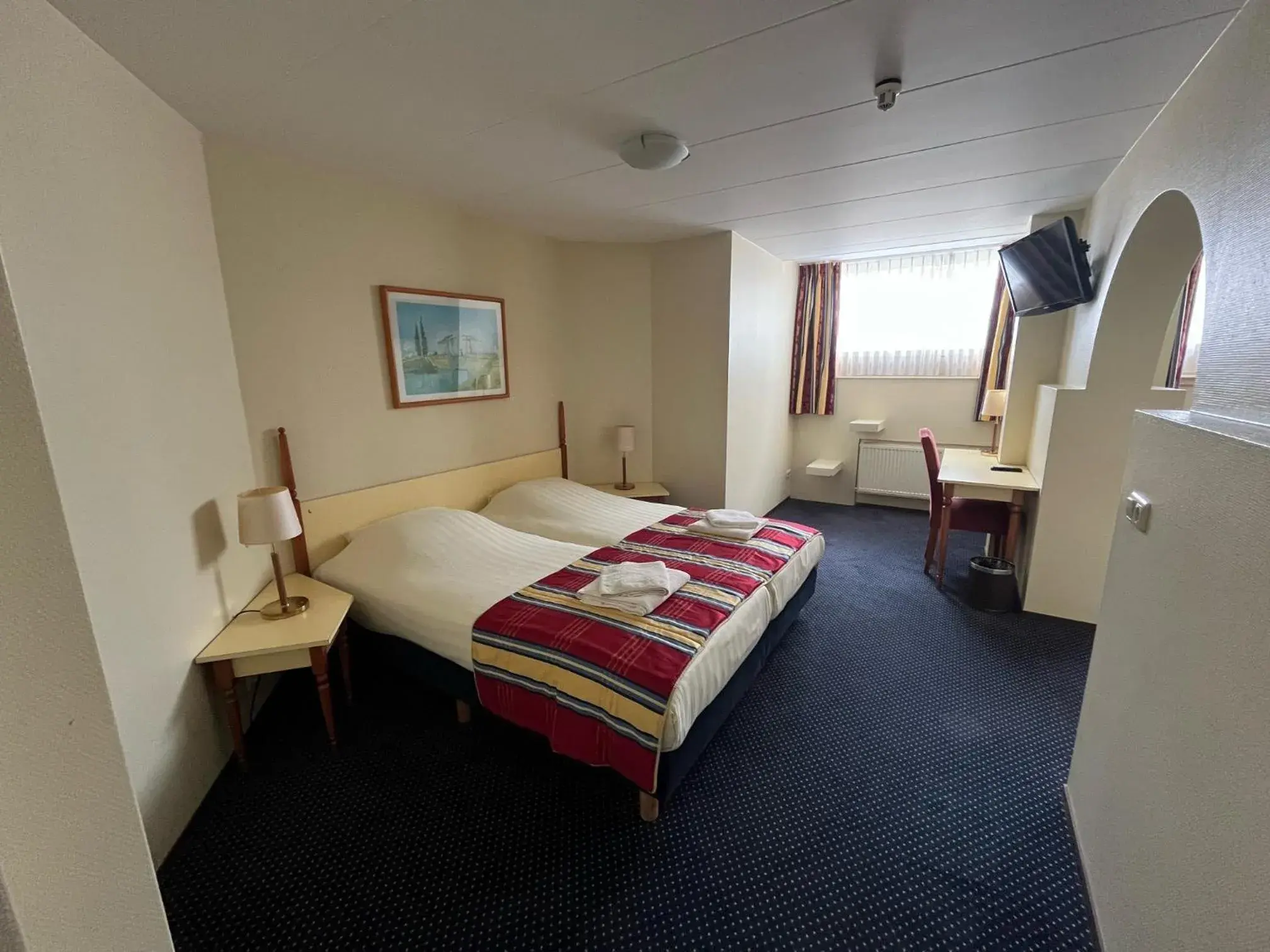 Standaard kamer met douche en extra bed in het souterrain in Boulevard Hotel Scheveningen Standaard kamer met douche en extra bed in het souterrain in Boulevard Hotel Scheveningen