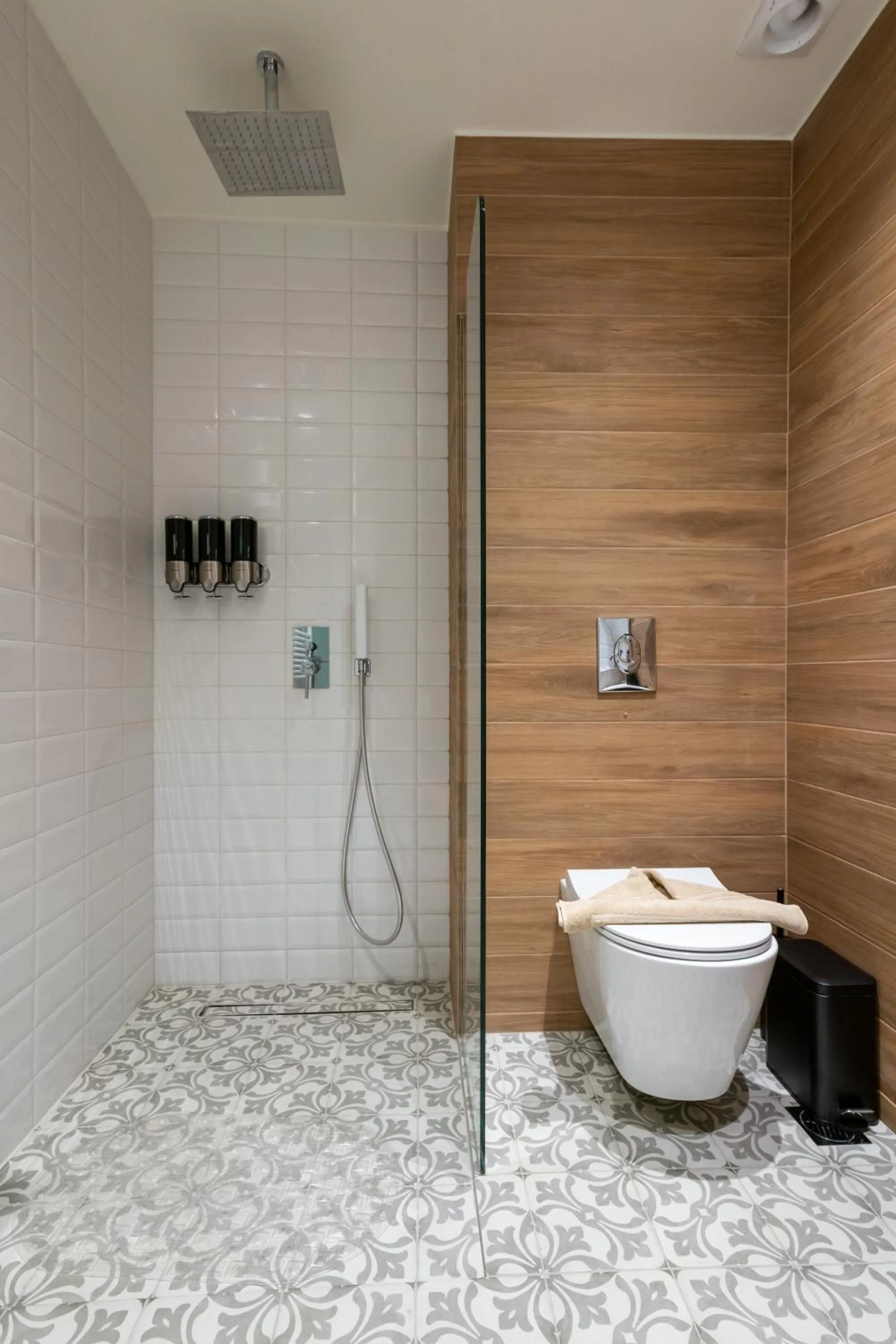 Shower in Kraka Apartments