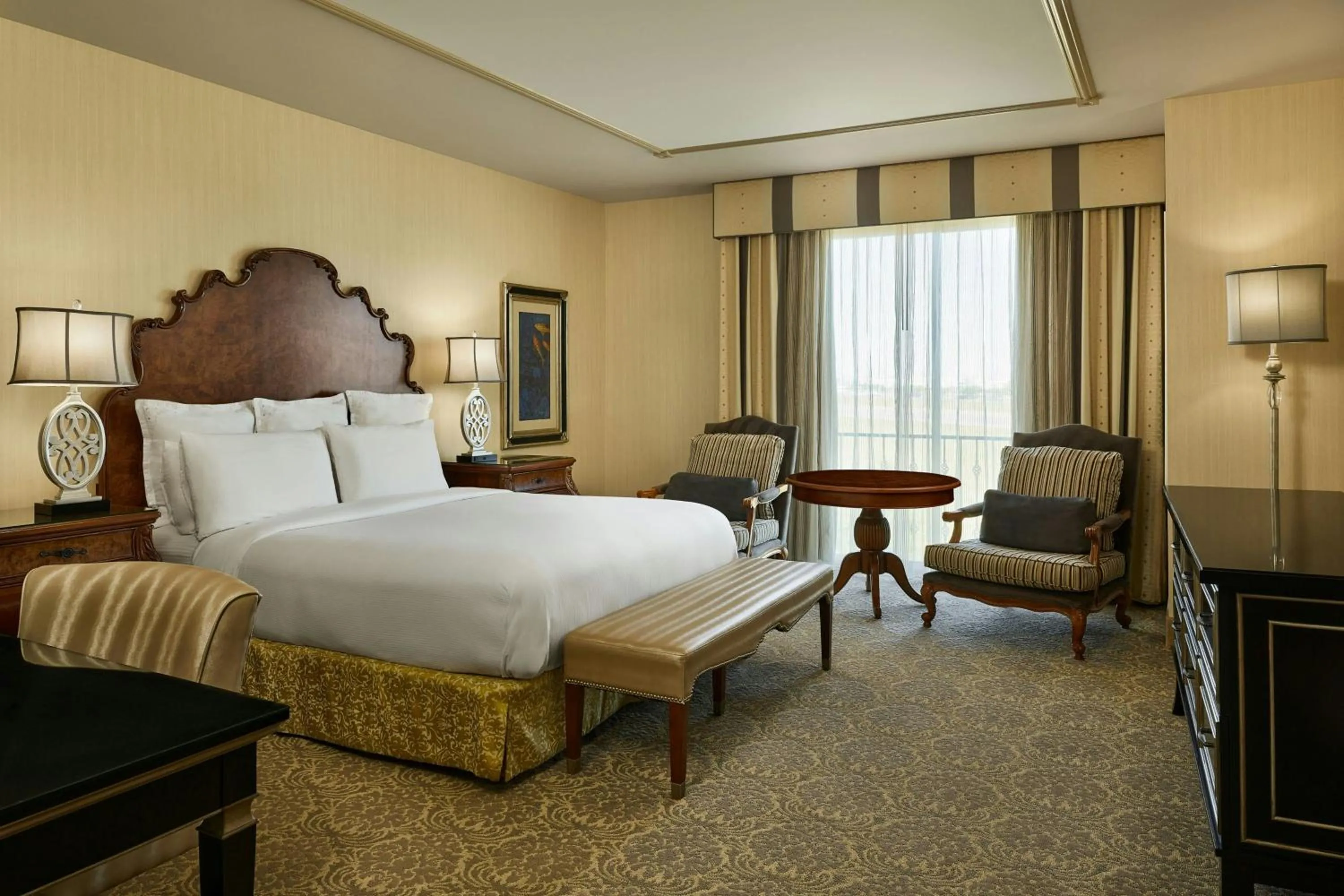 Photo of the whole room, Bed in Woolley's Classic Suites