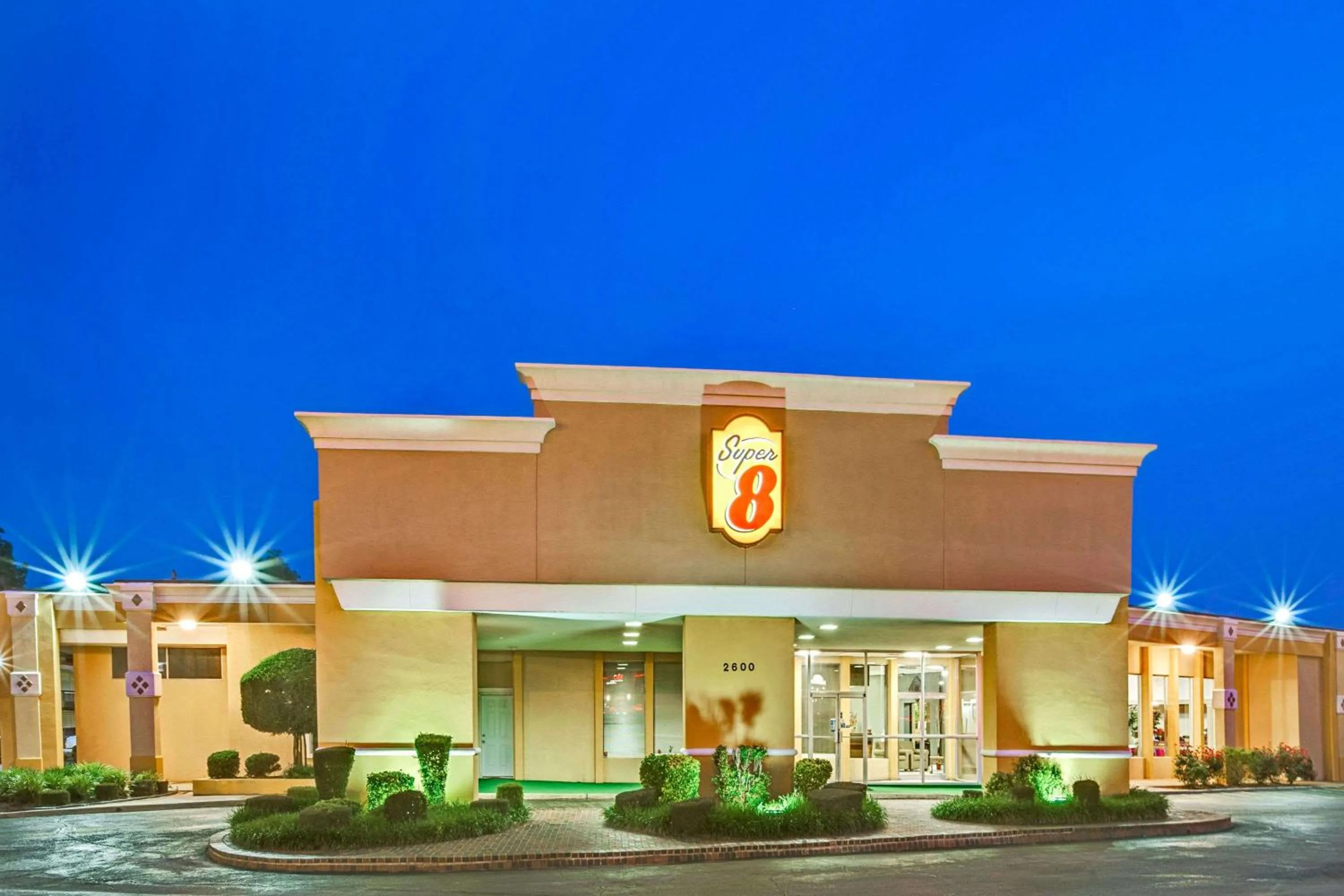 Property Building in Super 8 by Wyndham Norman