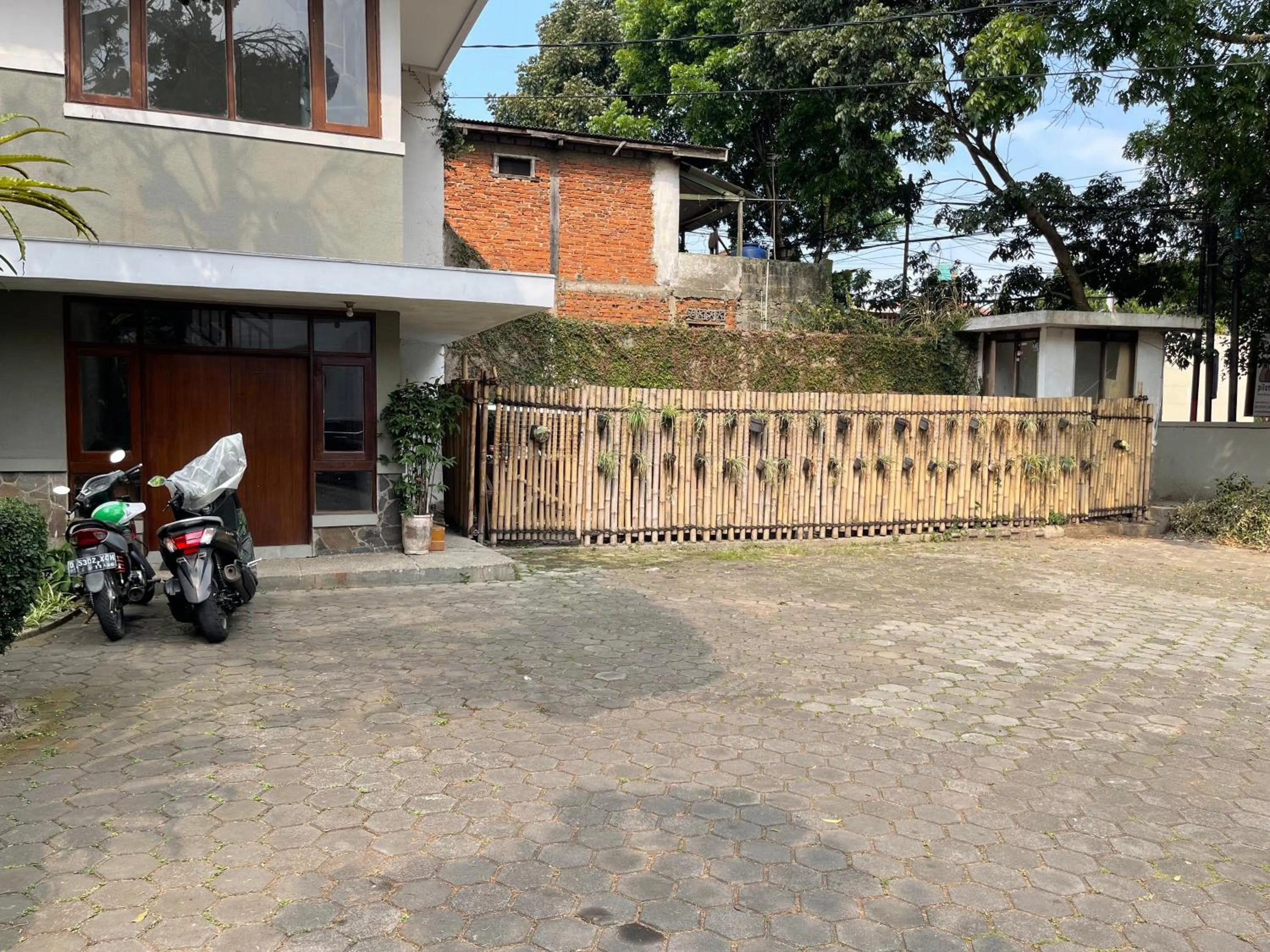 Parking in Hotel Gegerkalong Asri