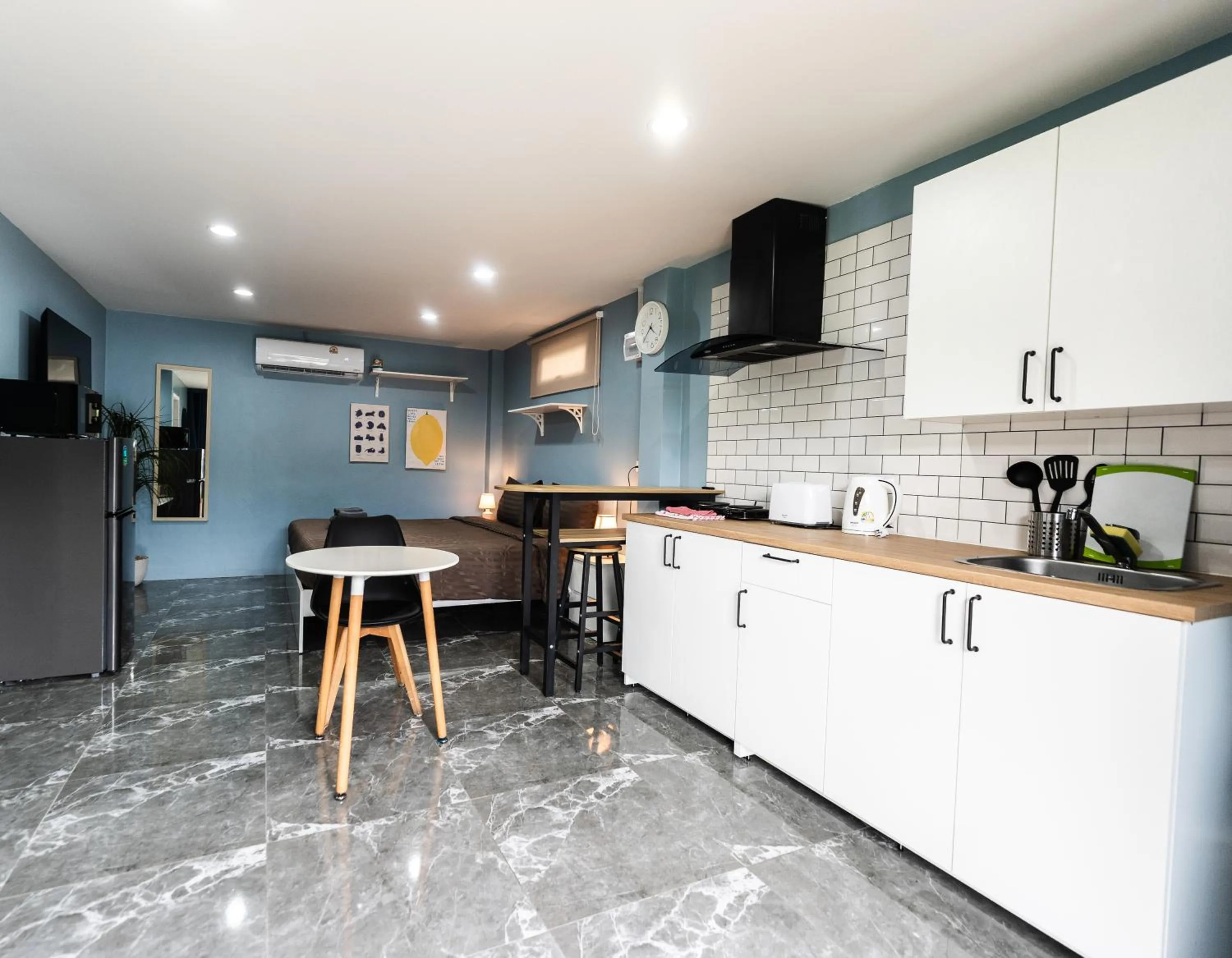 Kitchen or kitchenette in Apollo Hotel Chalong