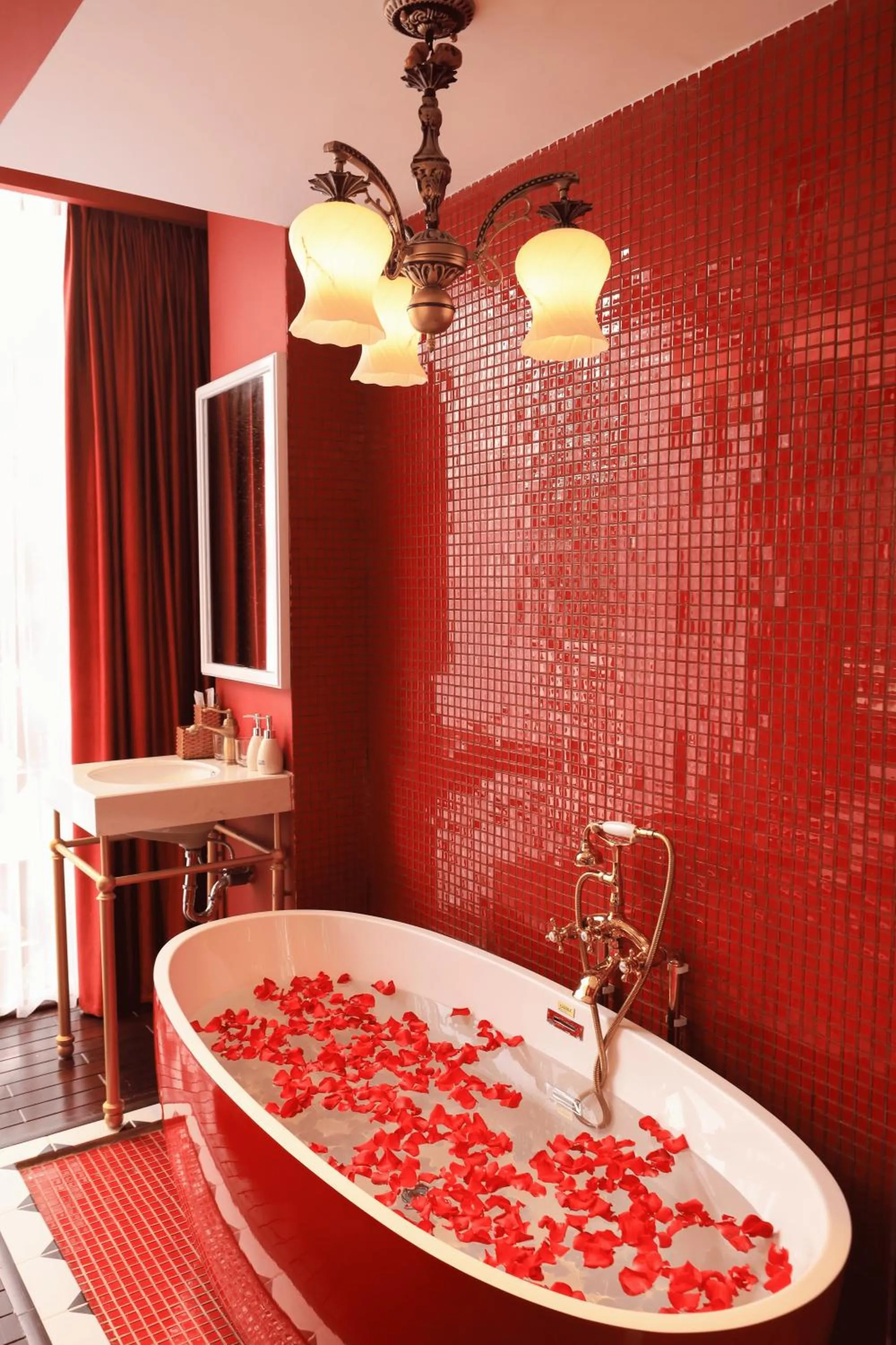 Hot Tub in Secret Garden Hotel