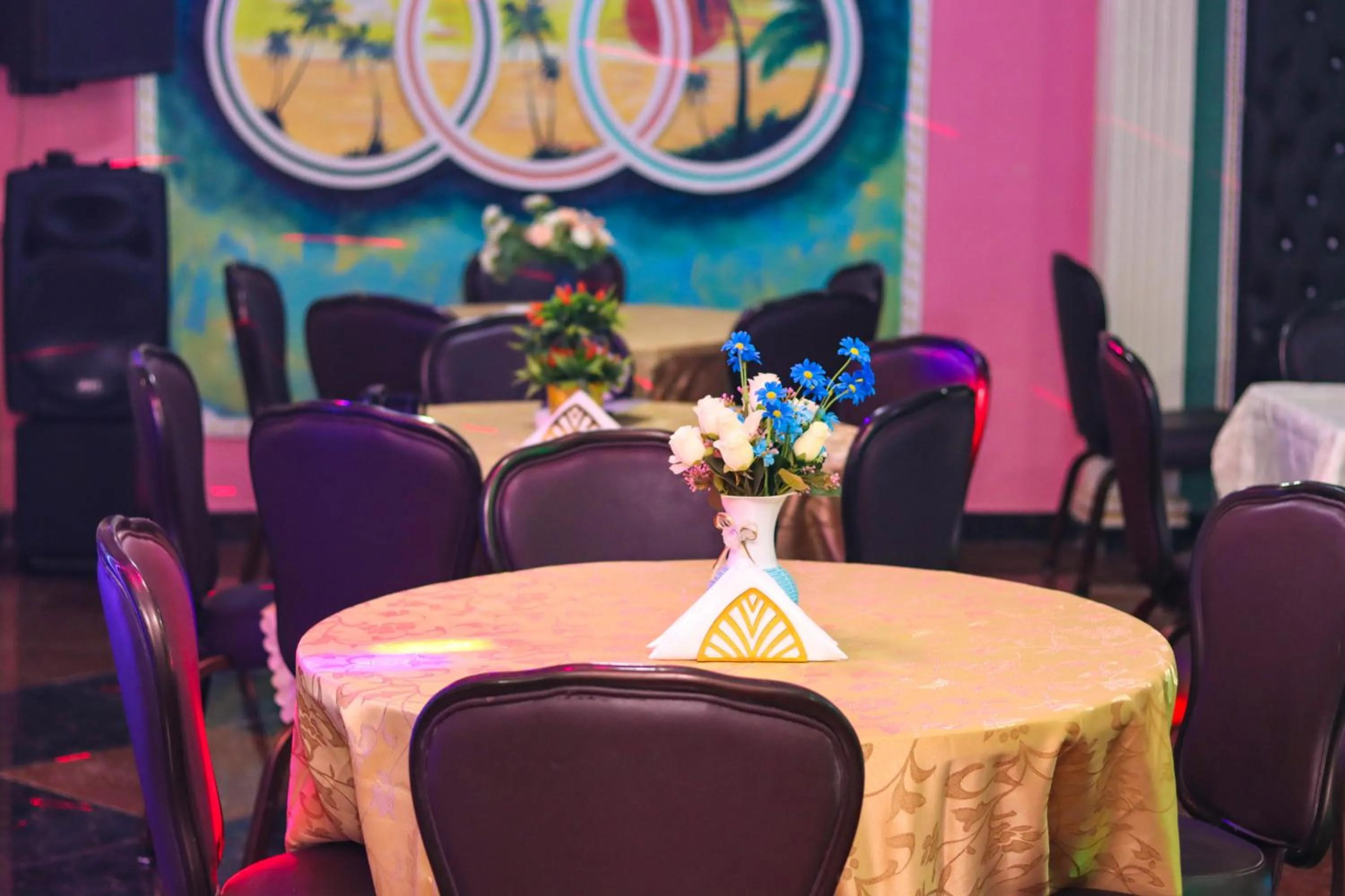 Restaurant/places to eat in Hôtel The Place