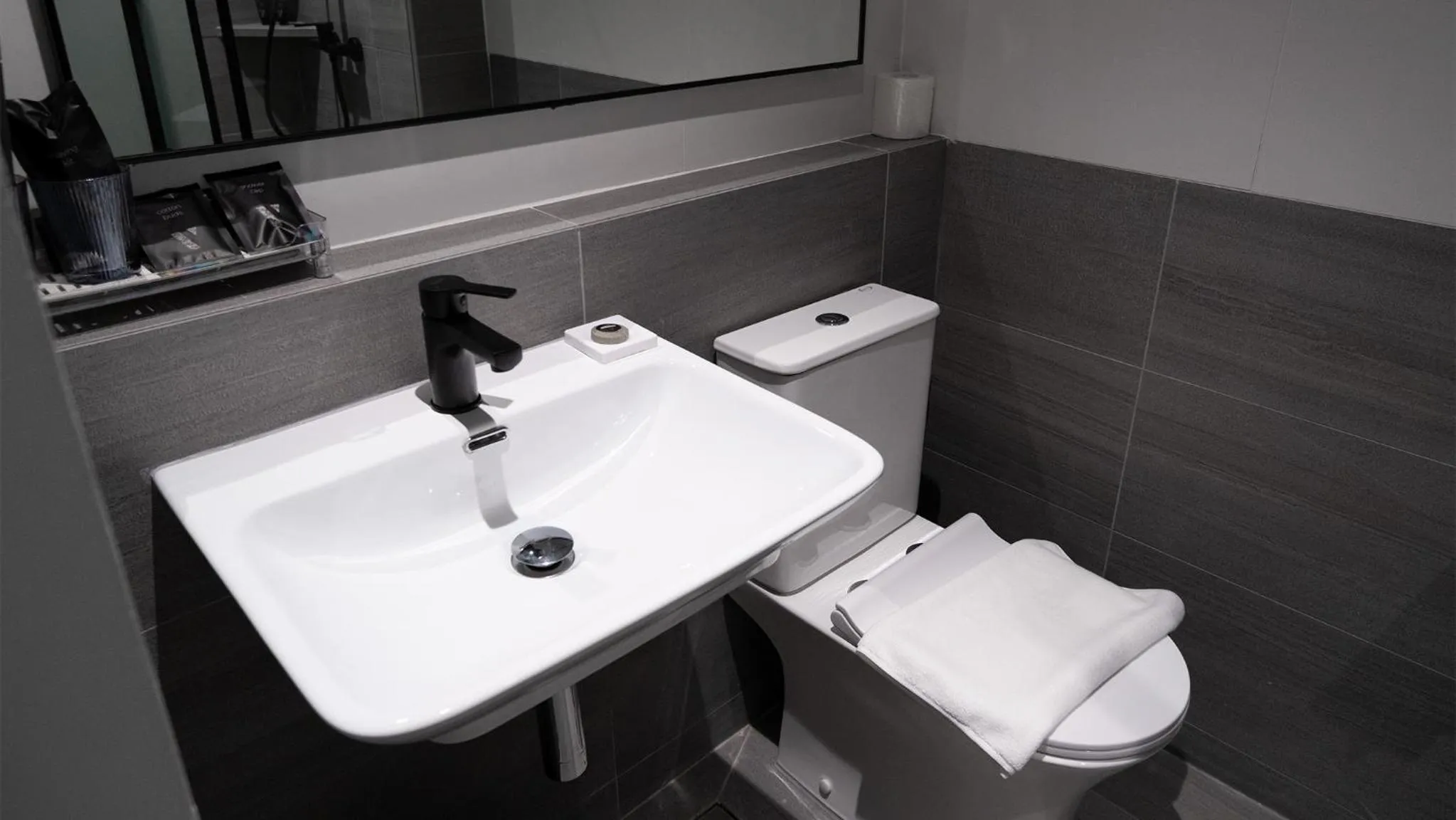 Toilet in VicHaus Serviced Apartment