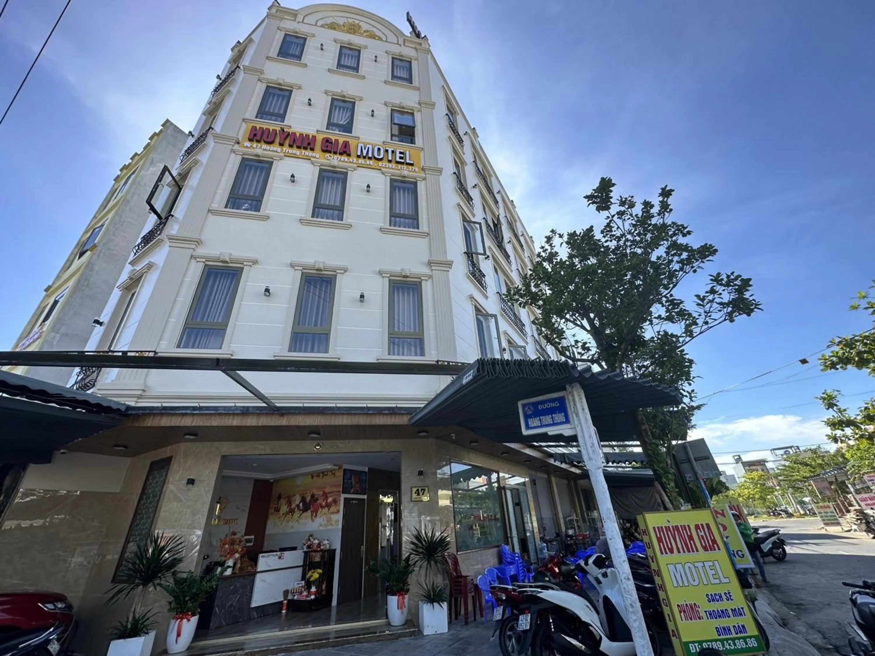 Property building in OYO 1193 Huynh Gia Hotel