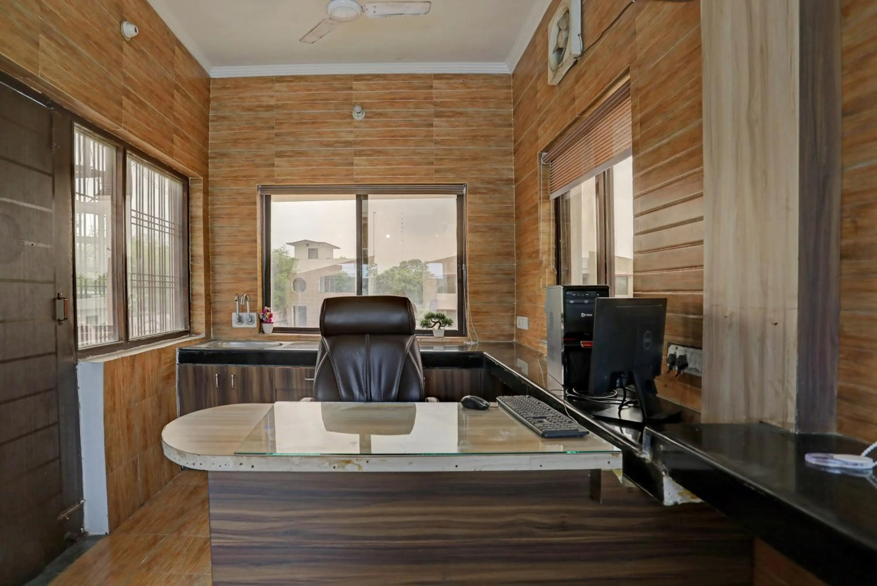 Lobby or reception, Seating Area in OYO Himanshi Palace