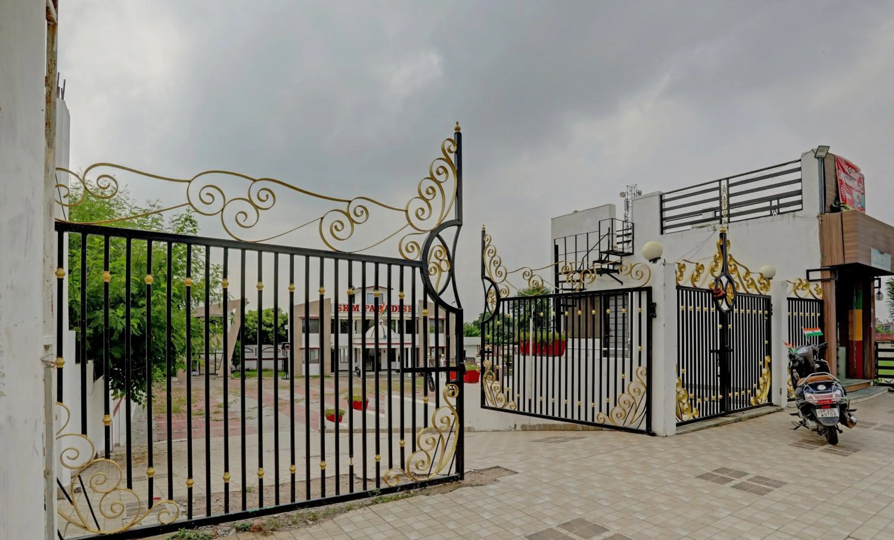 Facade/entrance in OYO Himanshi Palace
