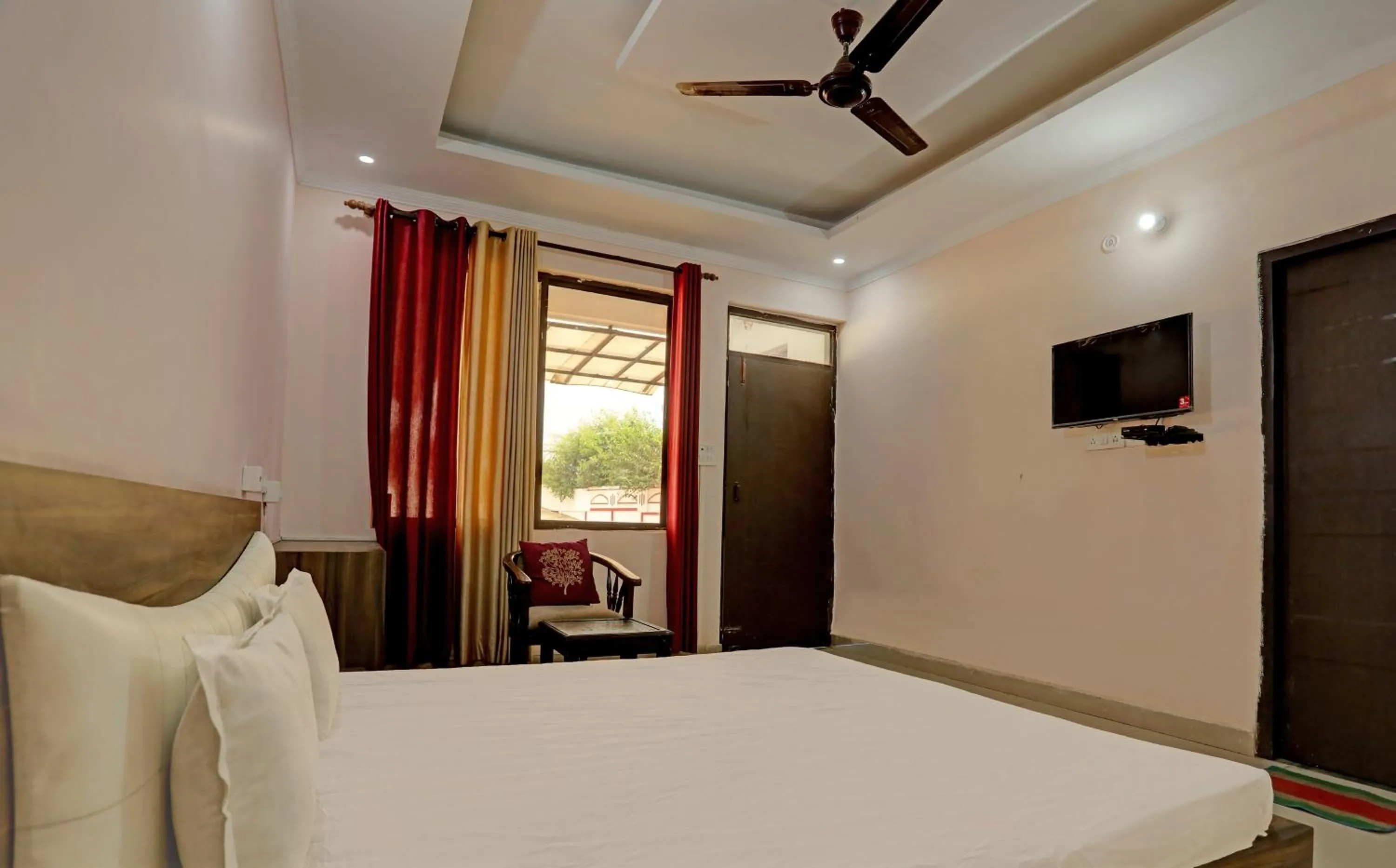 Bedroom, Bed in OYO Himanshi Palace