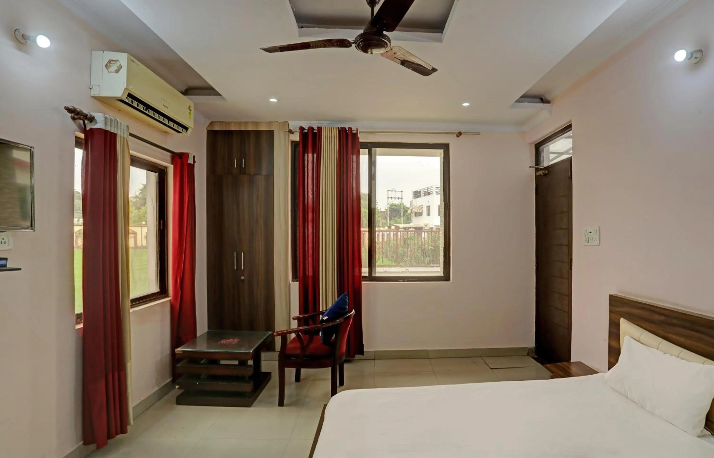 Bedroom in OYO Himanshi Palace