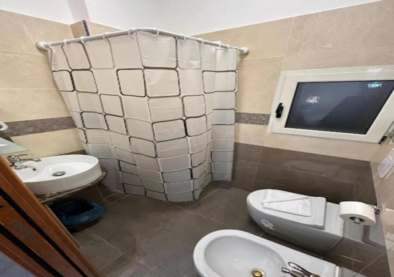 Shower in Rosa Italia Hotel Roma