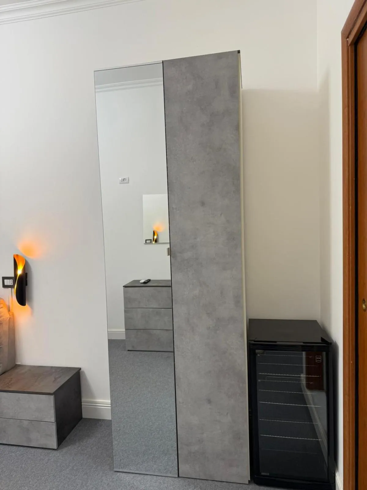 wardrobe in Rosa Italia Hotel Roma