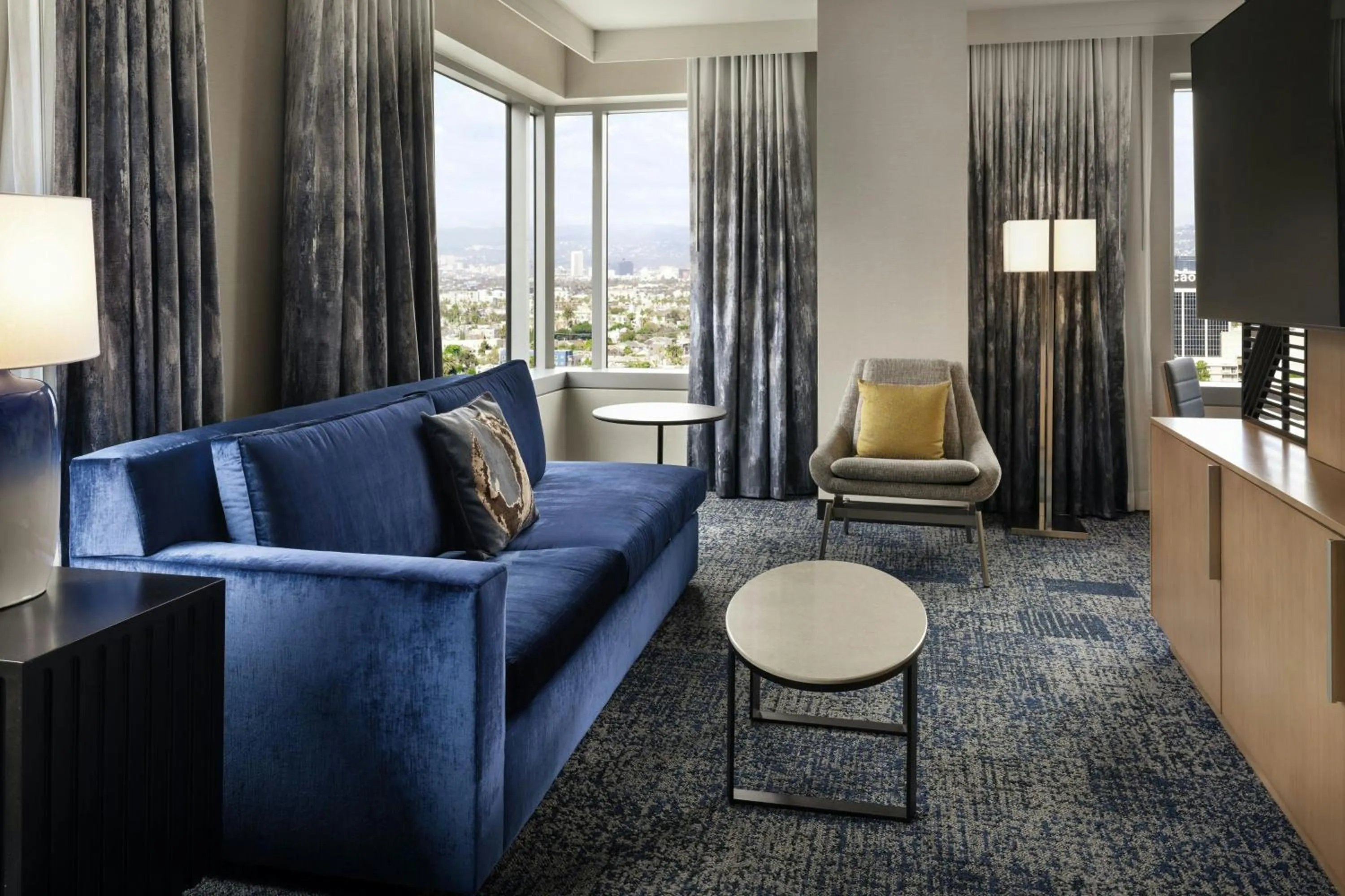 Bedroom in Courtyard by Marriott Los Angeles L.A. LIVE