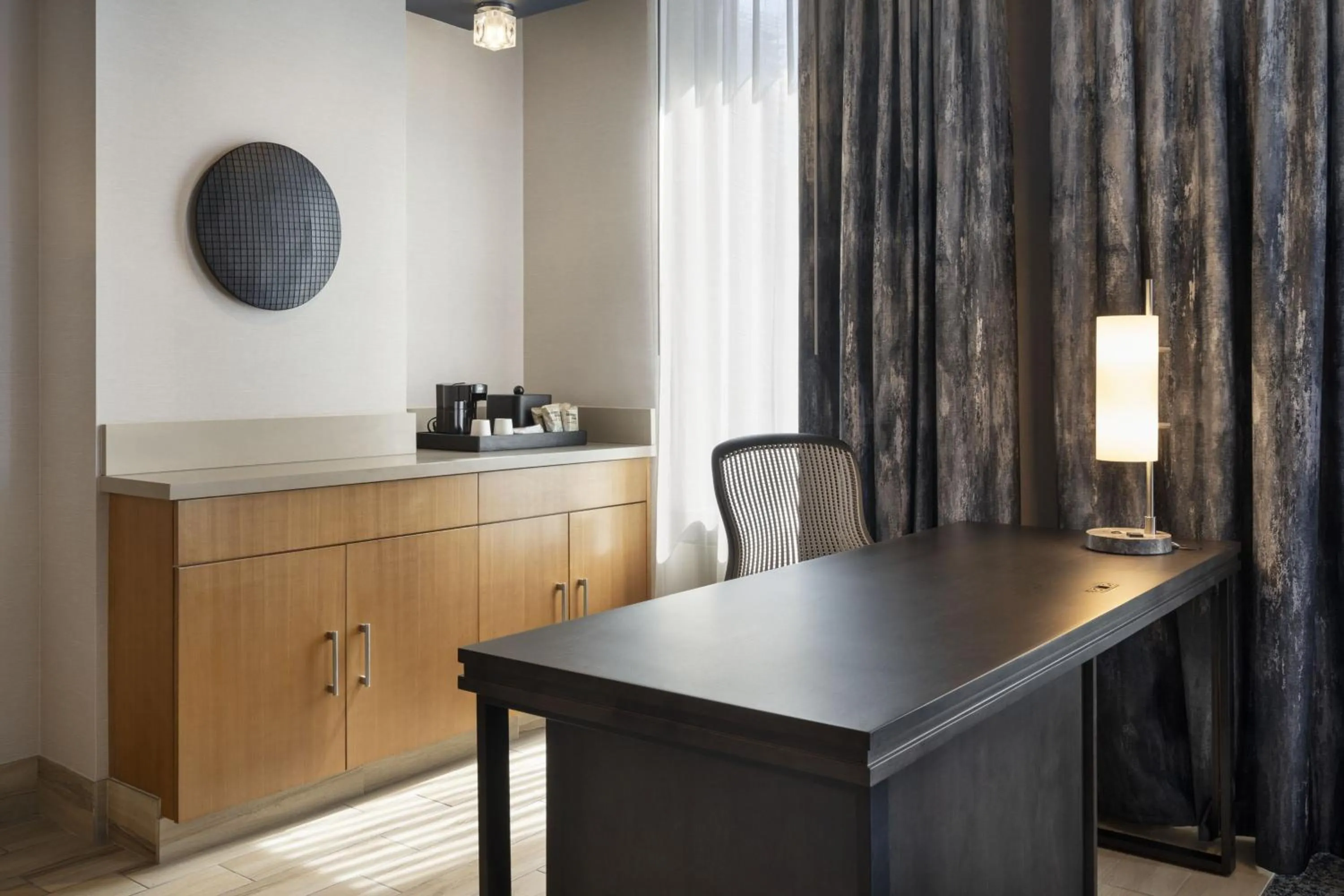 Bedroom in Courtyard by Marriott Los Angeles L.A. LIVE