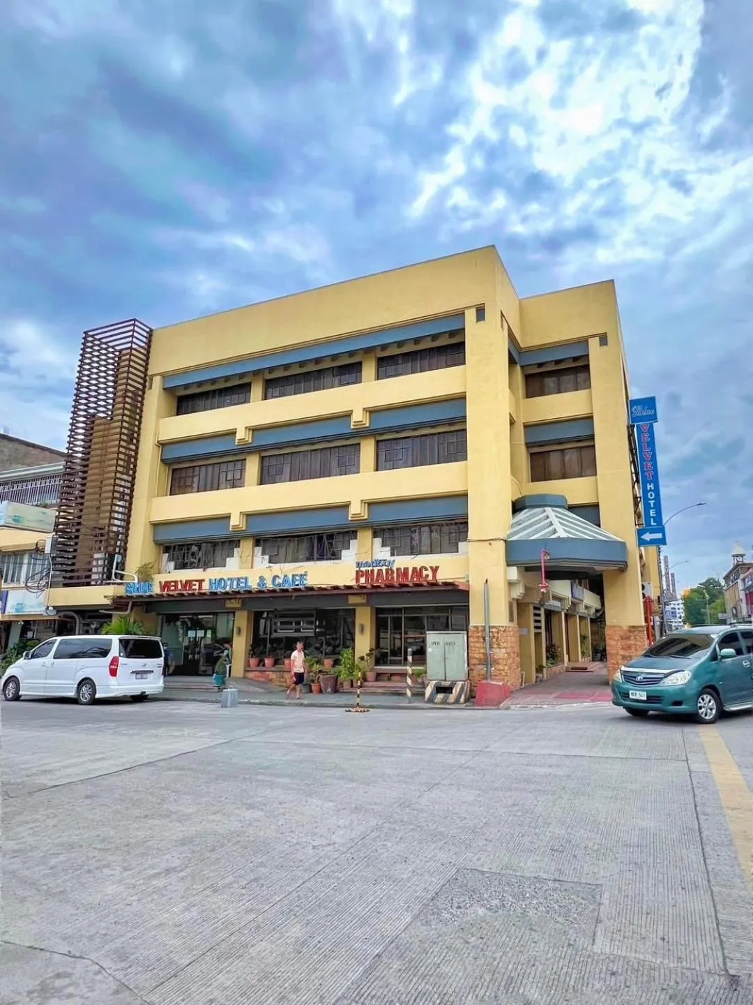 Blue Velvet Hotel -CM Recto