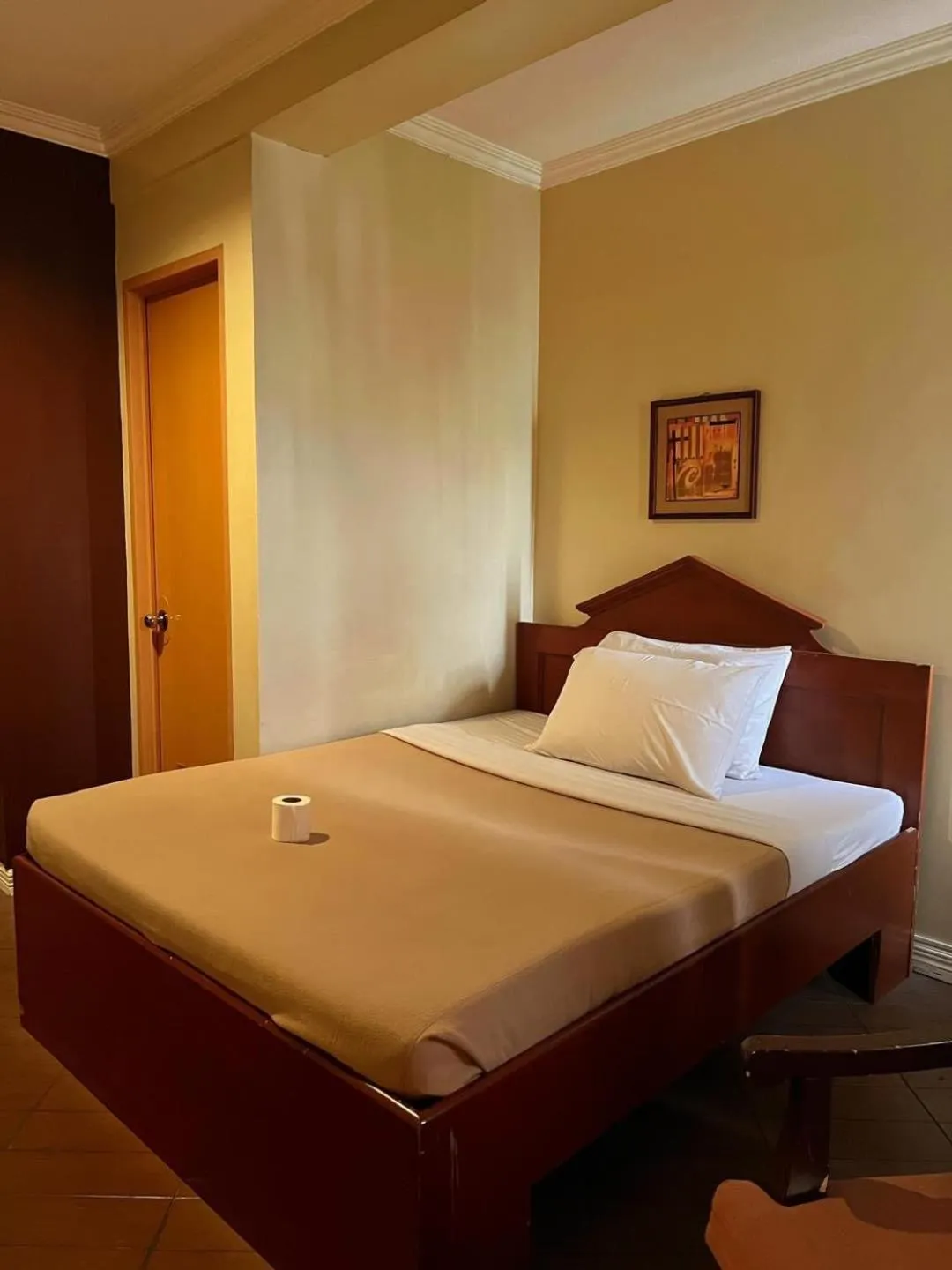 Bed in Blue Velvet Hotel -CM Recto